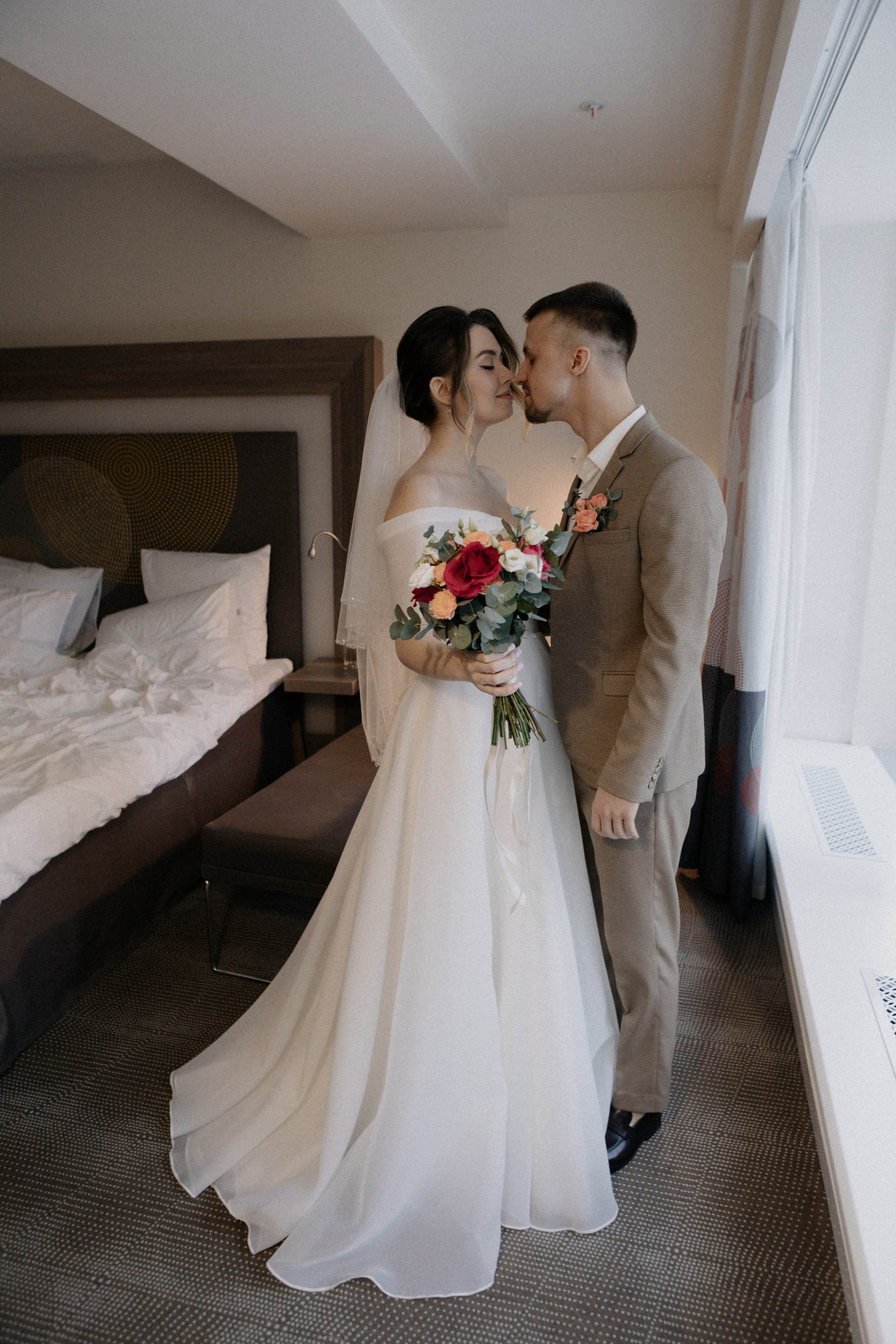 Ксюша и Илья. Утро в отеле роспись в Birds. Свадебный и портретный фотограф в Москве Анастасия Масюк