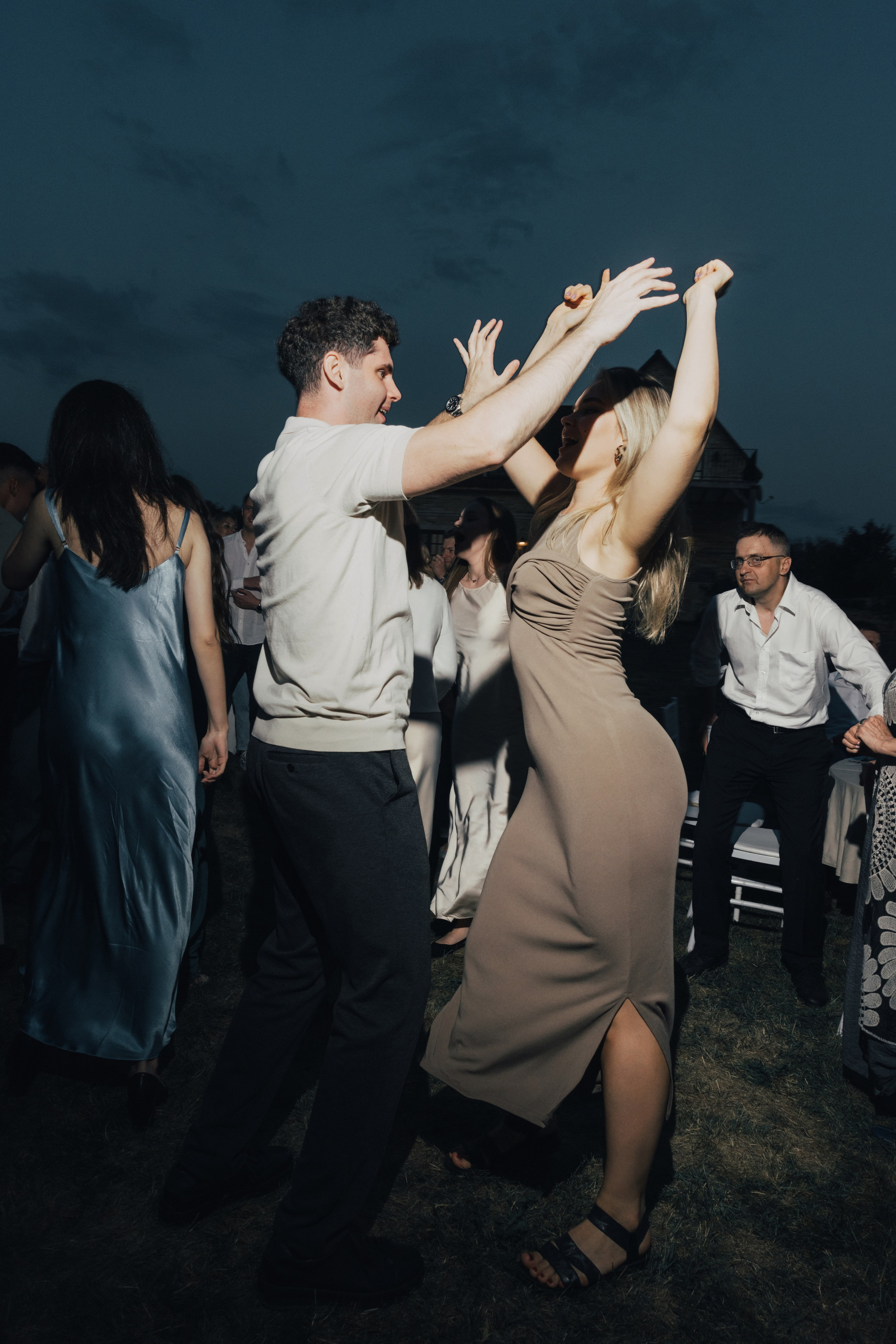 Загородная свадьба с регистрацией под открытым небом