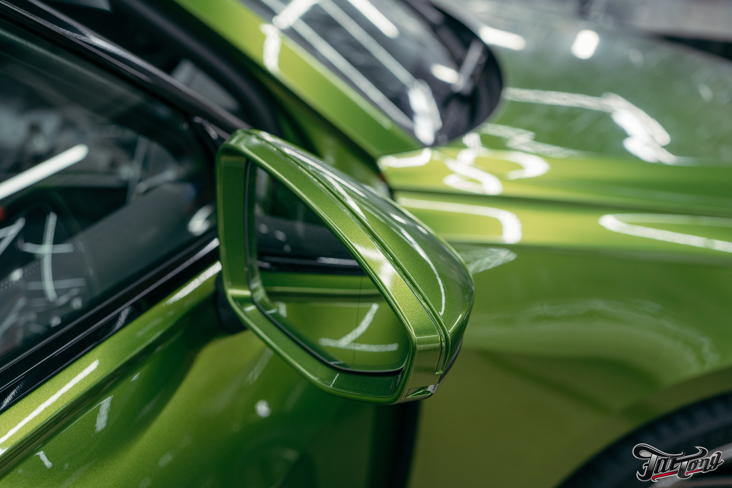 Audi A6 2 раза поменяла цвет, оклейка с проемами в зеленый и преклейка в серый. DeLorein