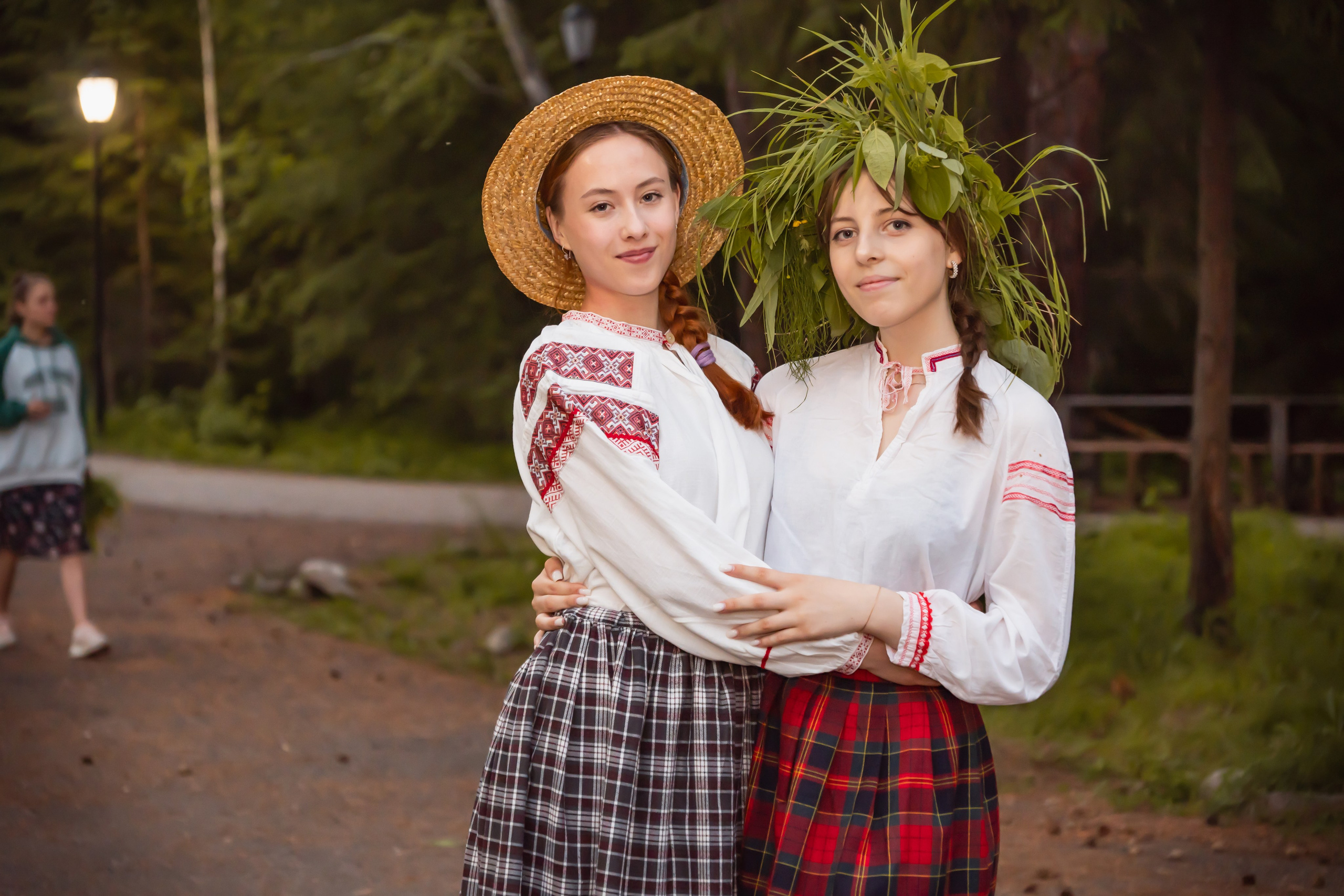 Белорусское Купалье. Занимаюсь профессиональной фотографией и живу рядом с Байкалом. Работаю в разных жанрах