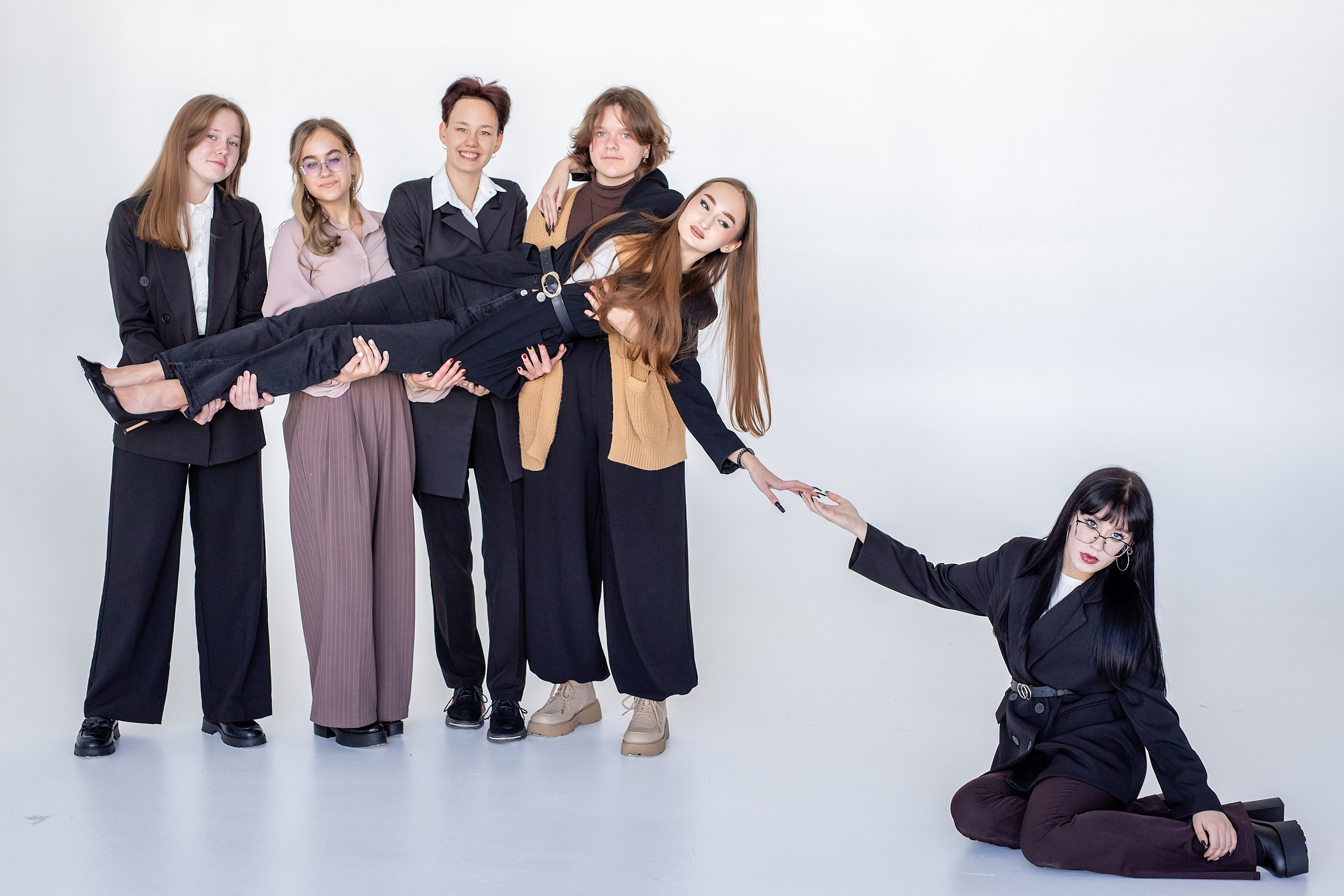 ФГБОУ ВО «Тихоокеанский государственный медицинский университет», 11-б класс. Стильный выпускной альбом Владивосток фотограф Вероника Мигачева