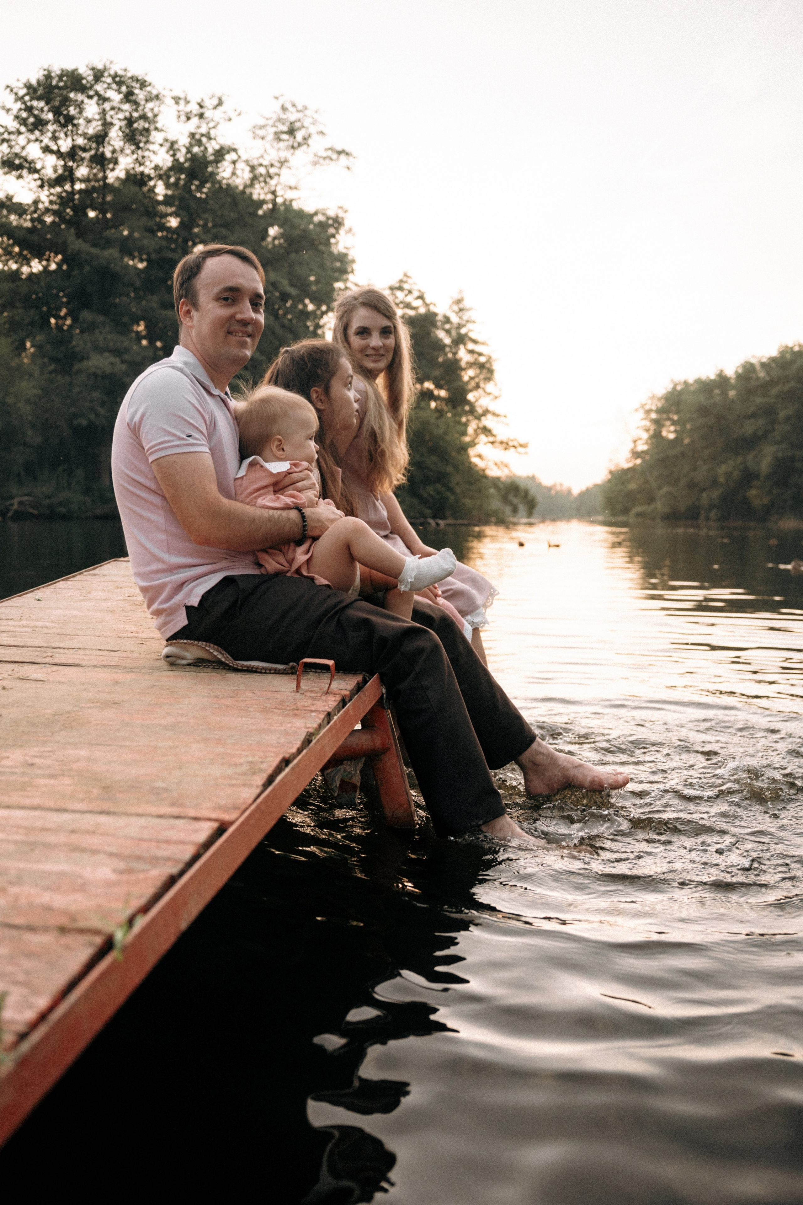 Семейная фотосессия на берегу реки для Миши, Тани, Сони и Таи. Свадебный фотограф в Тамбове Павел Четвертков