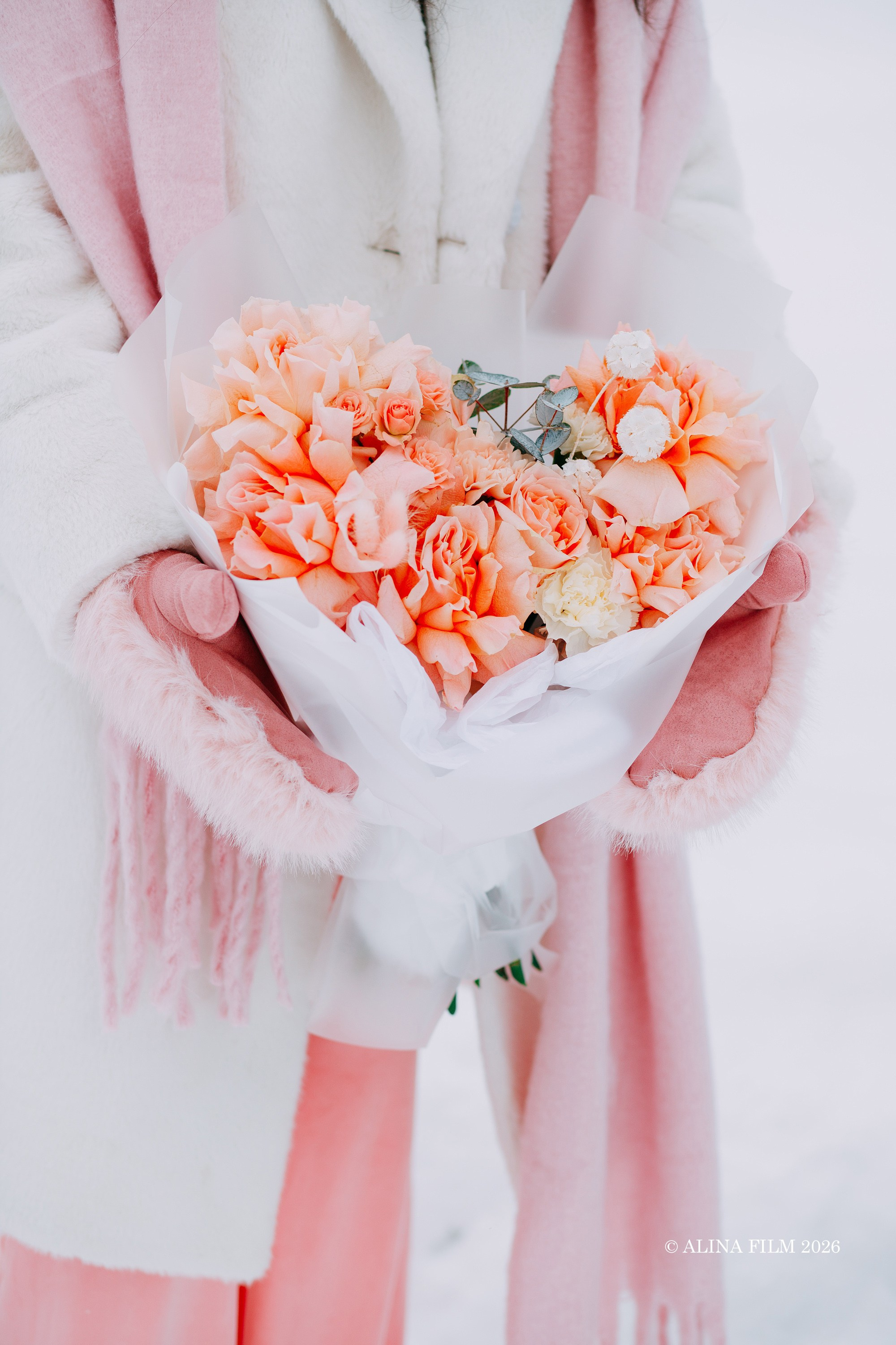 Зимняя фотосессия с цветами. Фотограф в Санкт-Петербурге Alina Film