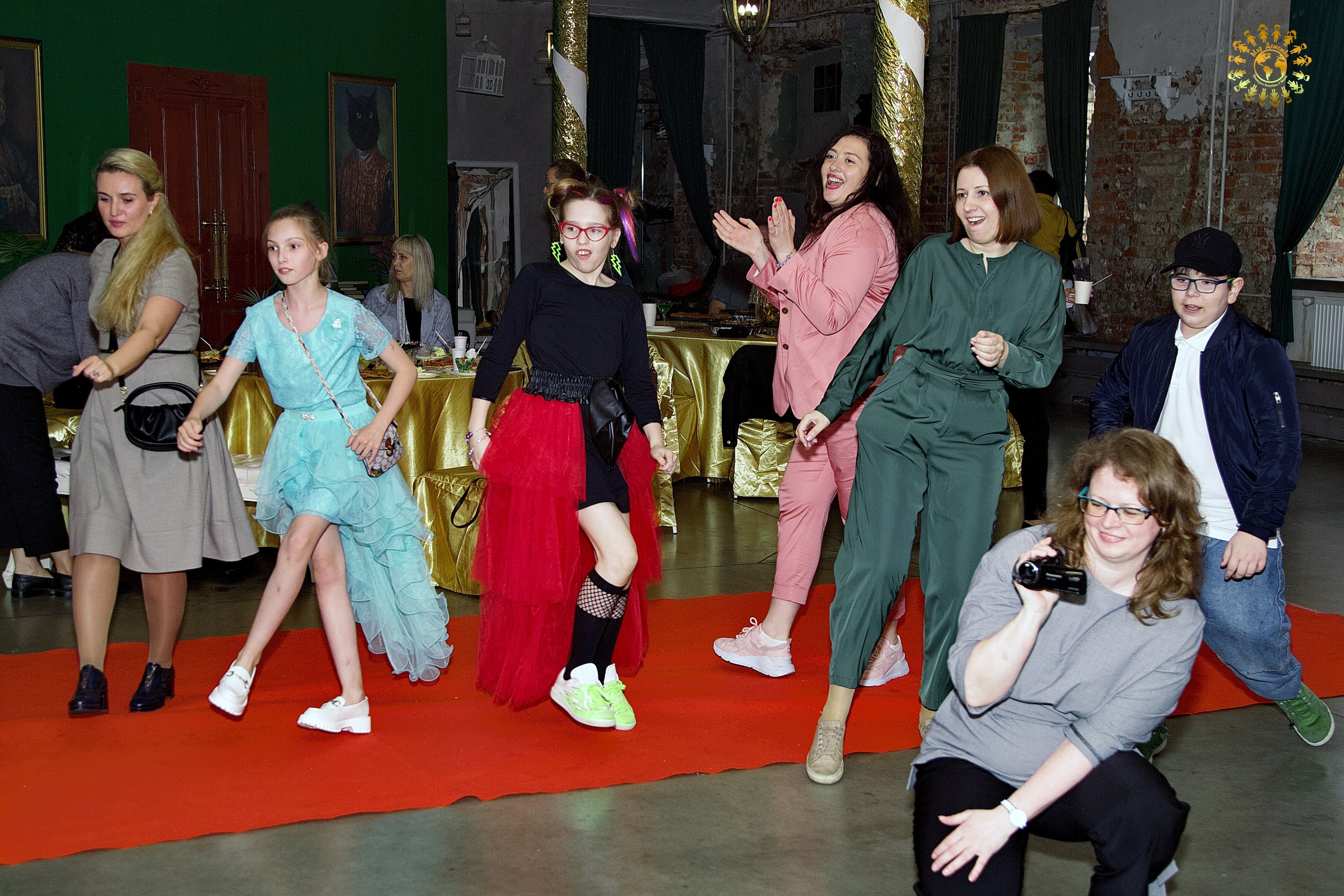 Выпускной 2023 (Школа 109, 4-й класс). Репортажная съемка в Москве и области. Анималистика