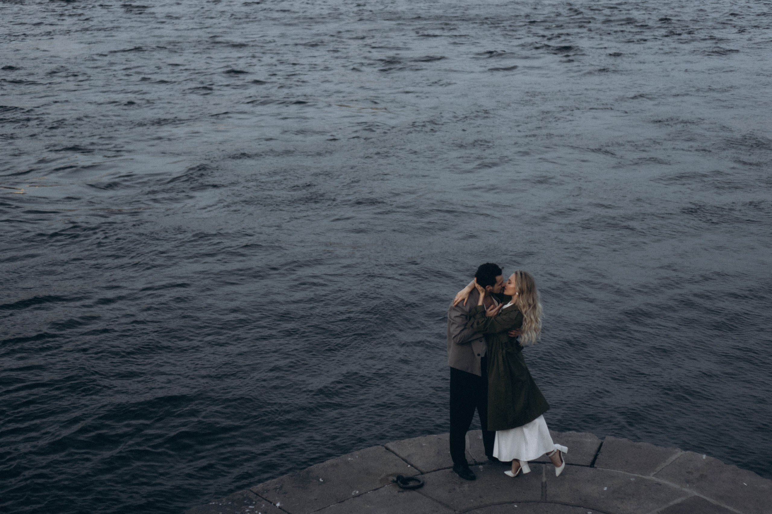 СВАДЕБНАЯ СЬЕМКА ПАРЫ НА РАССВЕТЕ В БЕЛЫЕ НОЧИ И ПРОГУЛКА С РАЗВОДНЫМИ МОСТАМИ И ПИКНИК ВОЗЛЕ ИСАКИЕВСКОГО СОБОРА. Профессиональный фотограф, Санкт-Петербург — Виктория Богомолова