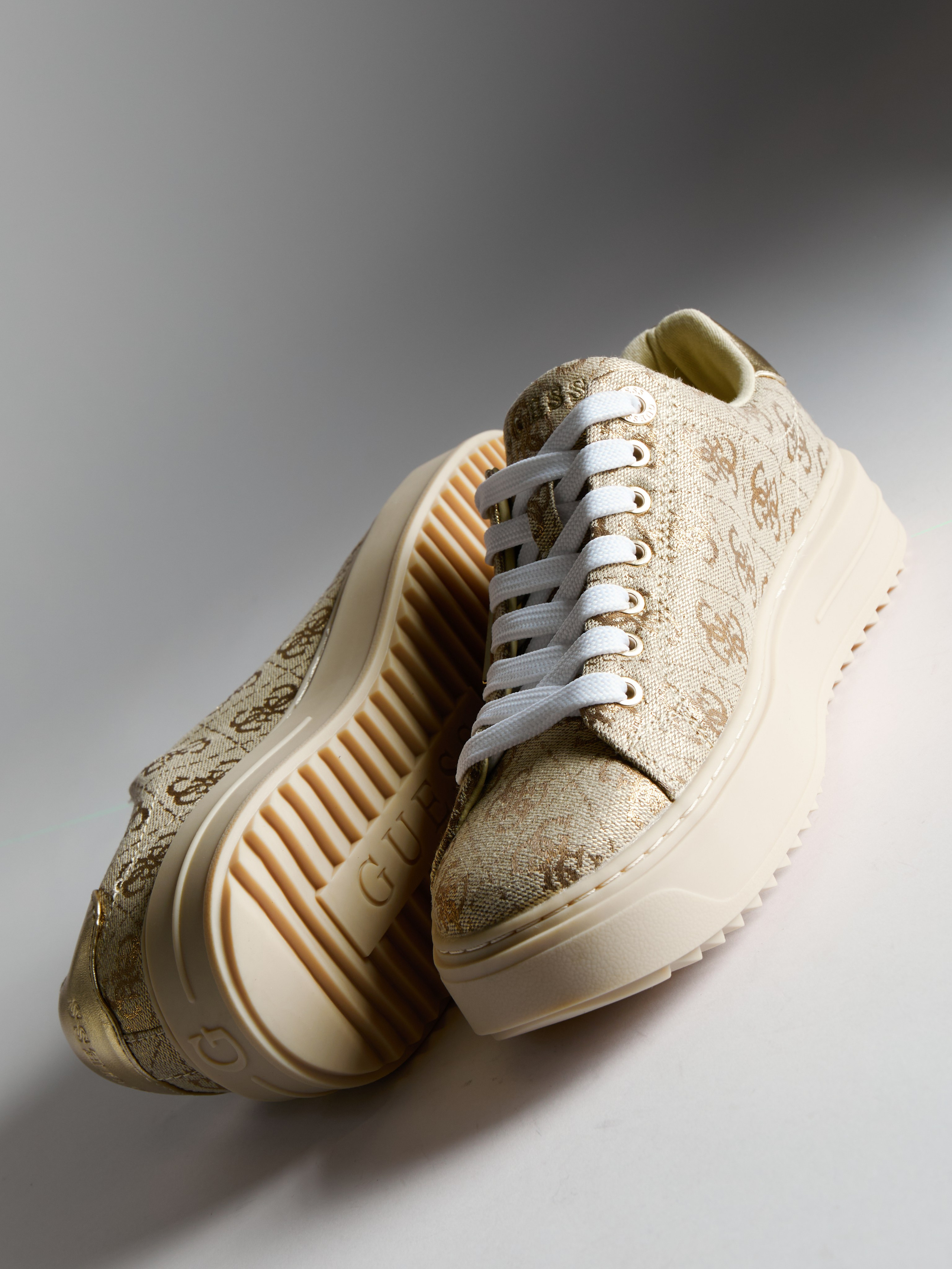 Предметный фотограф в Москве Евгений Шубин