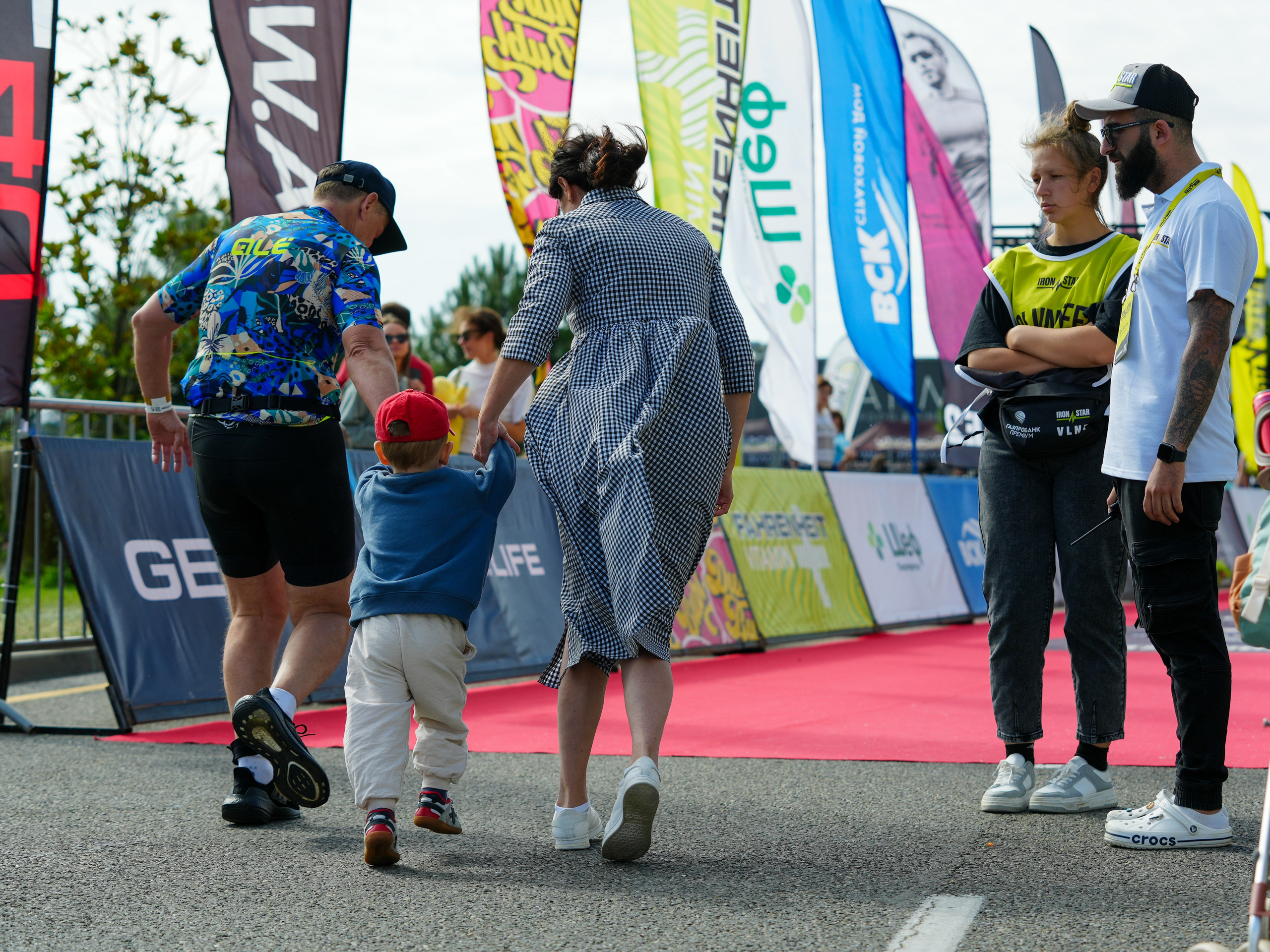 Фотоотчет партнерской интеграции для компании TELE2 на фестивале Ironstar. Репортажный фотограф в Красной Поляне и Сочи Павлюченко Екатерина