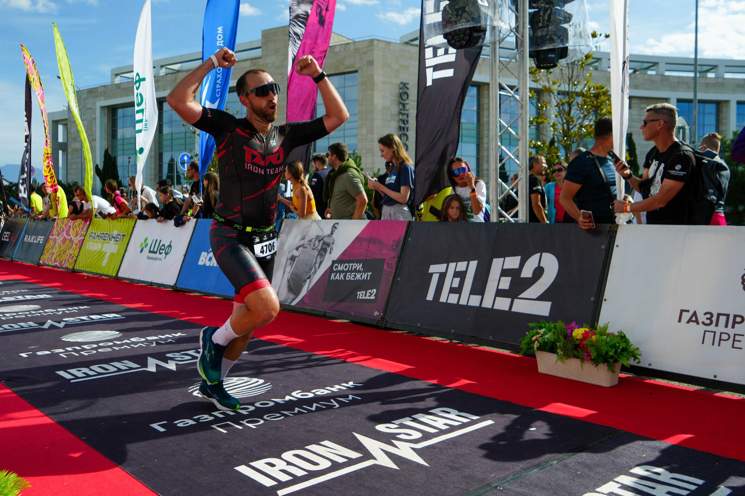 Фотоотчет партнерской интеграции для компании TELE2 на фестивале Ironstar. Репортажный фотограф в Красной Поляне и Сочи Павлюченко Екатерина