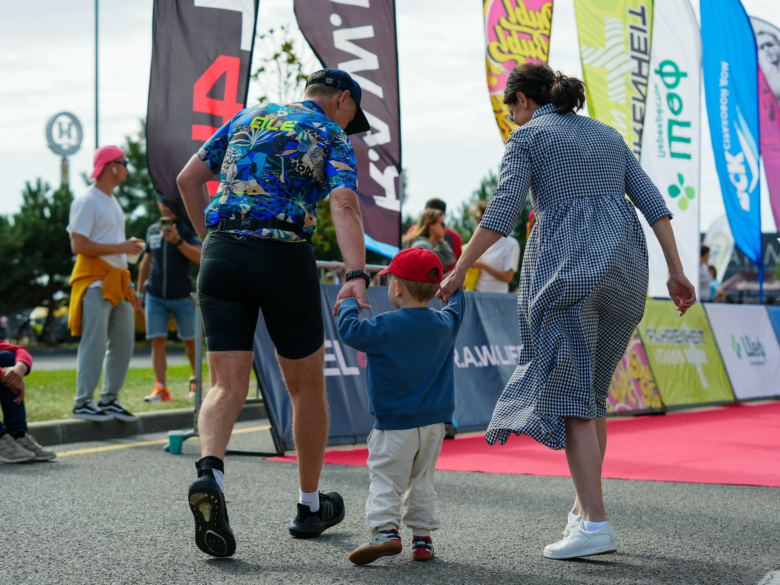 Фотоотчет партнерской интеграции для компании TELE2 на фестивале Ironstar. Репортажный фотограф в Красной Поляне и Сочи Павлюченко Екатерина