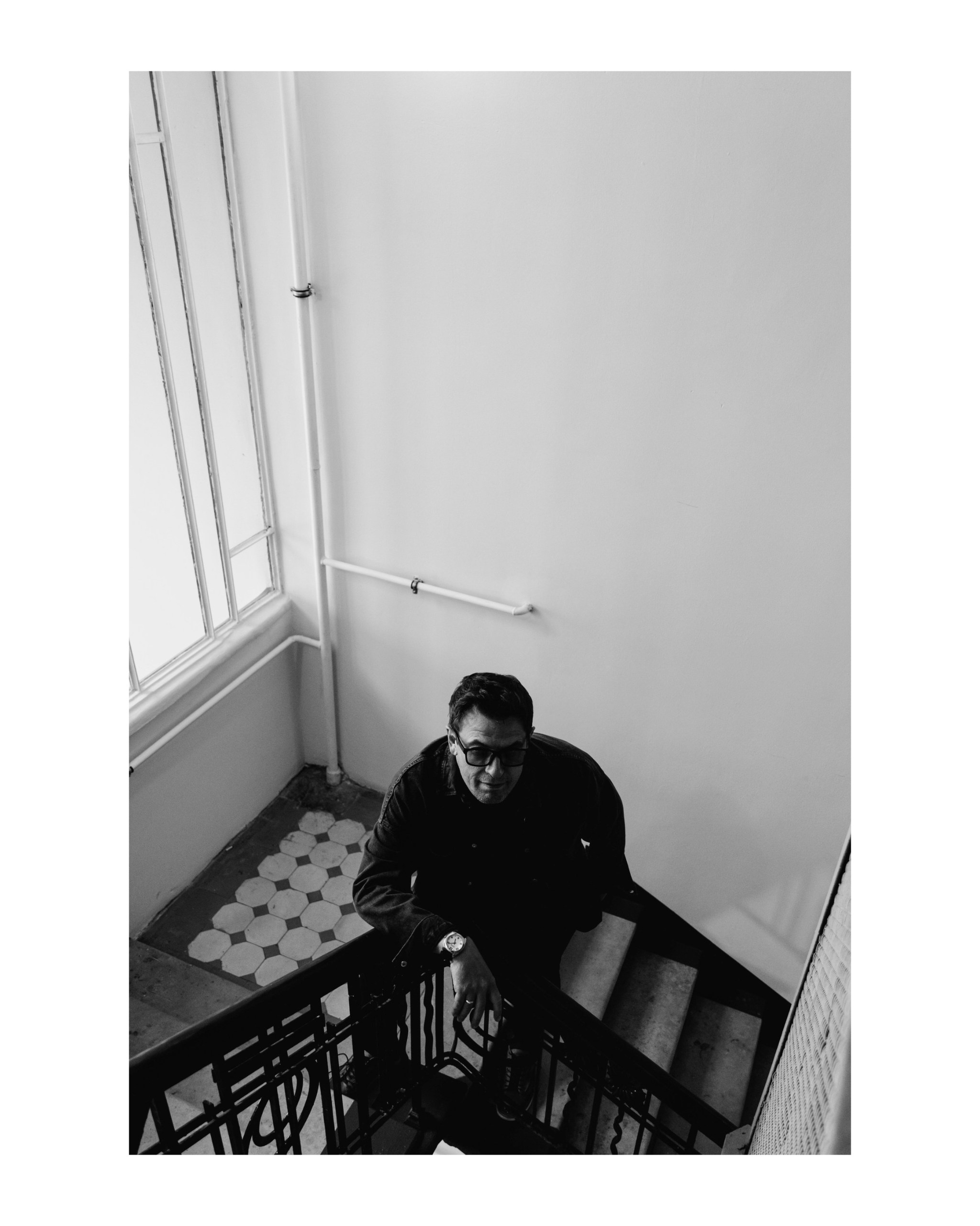 чб фото в подъезде