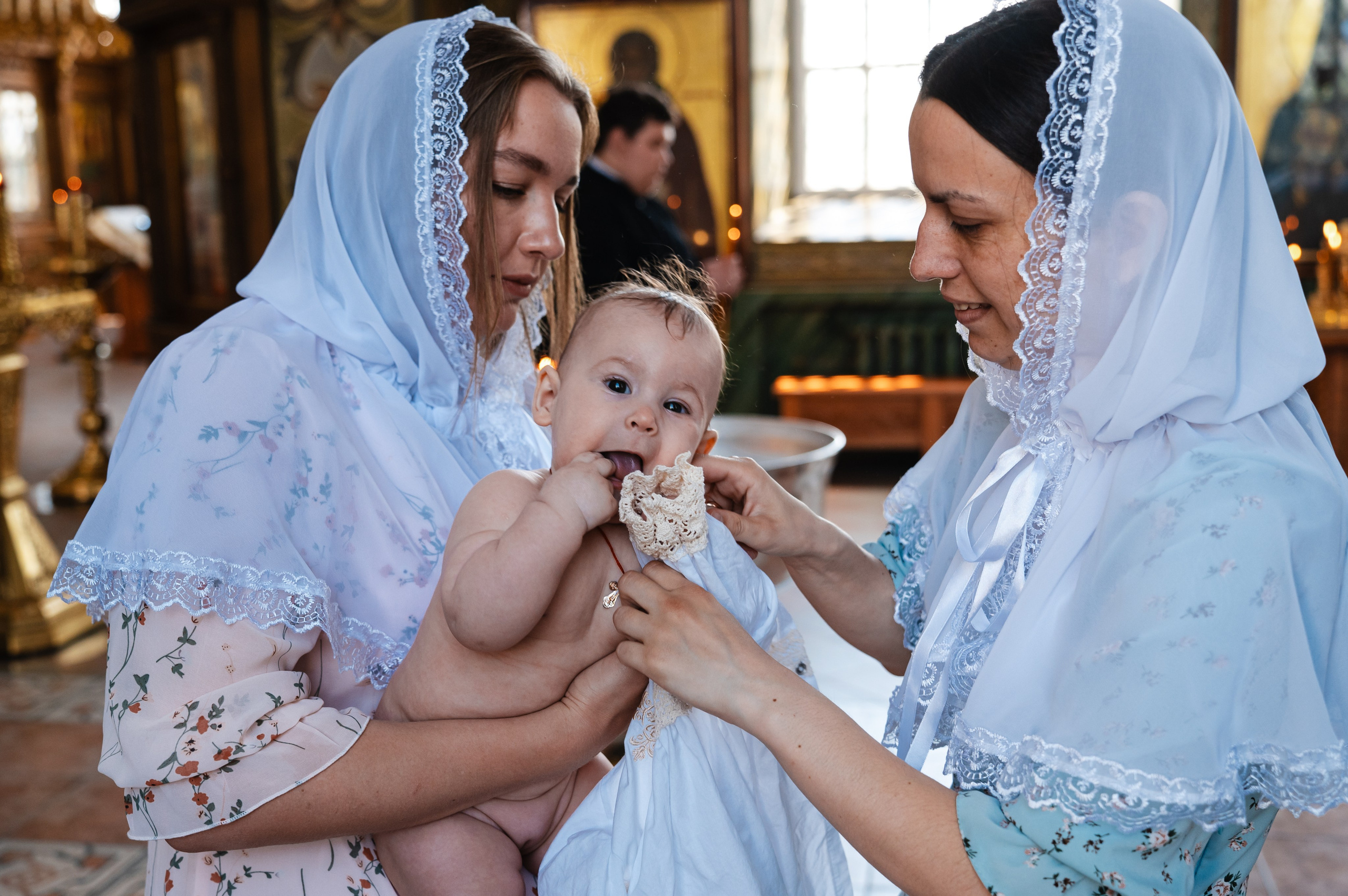 Таинство Крещения Дарьи (Храм Преполовения Пятидесятницы). Фотограф Ярута Оксана / Ростов-на-Дону