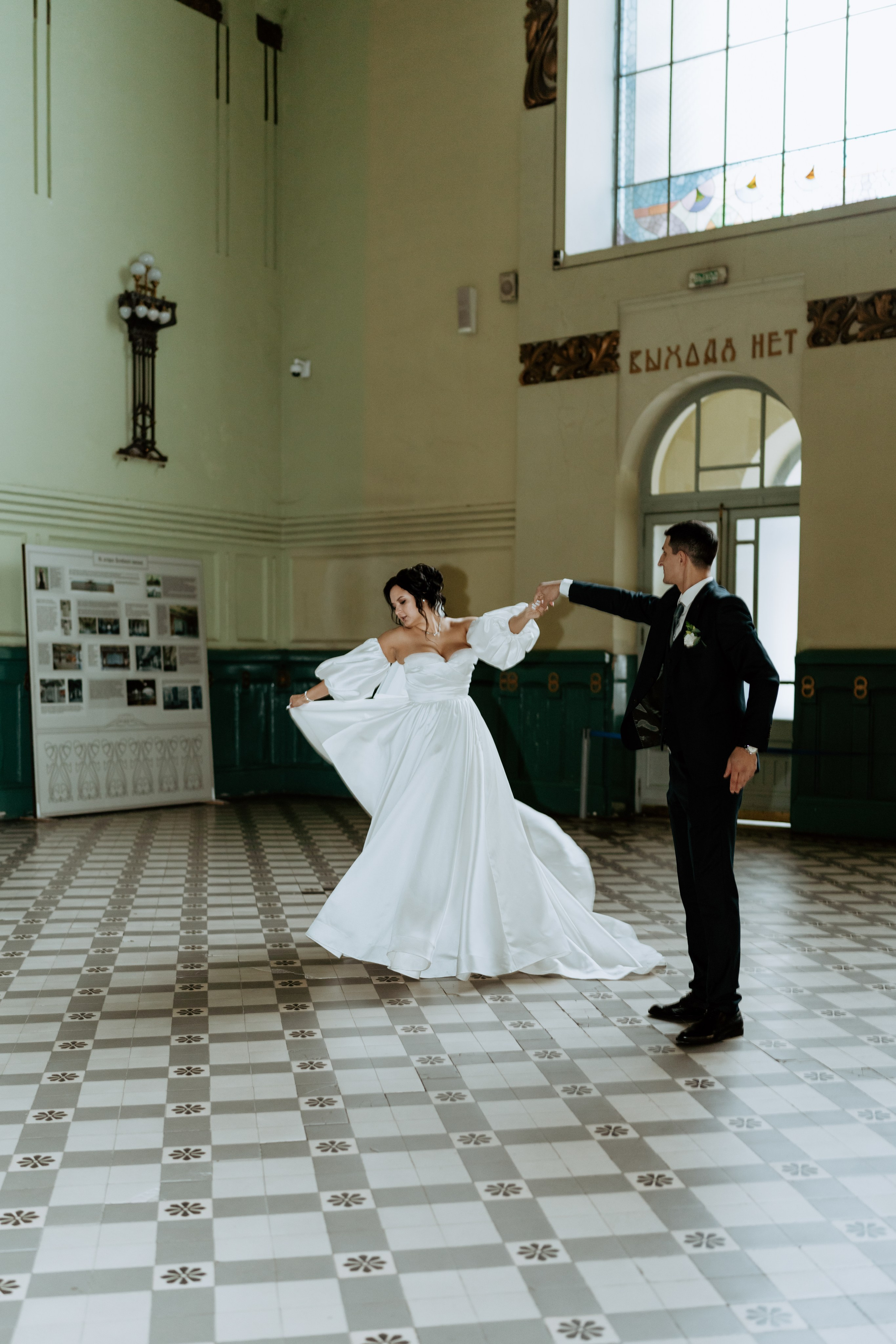 Свадьба, Витебский вокзал. Фотограф Оксана Шавва