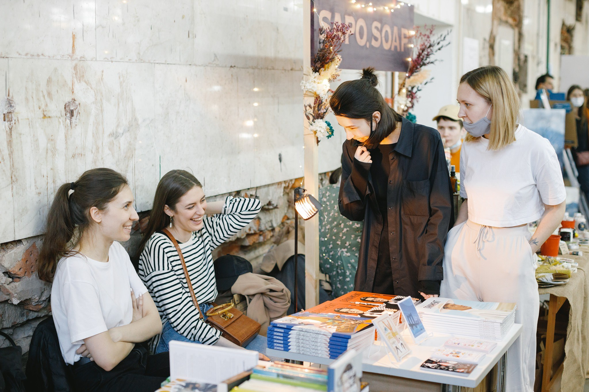 10–11 апреля 2021 на Трёхгорной мануфактуре / фото Иван Гущин. Фотоотчеты «Ламбада-маркета»