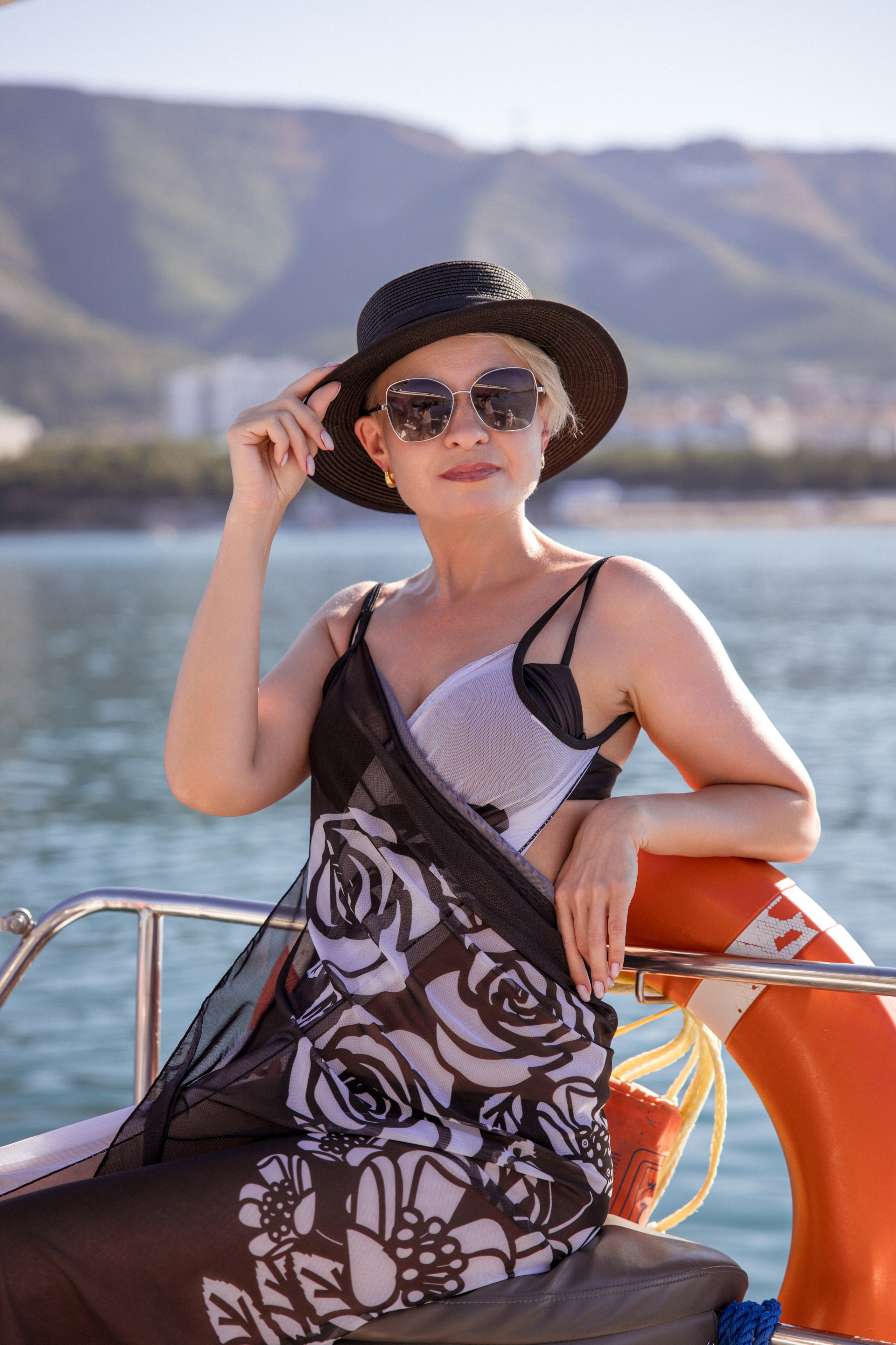 Таня и Юля на яхте 2024. Семейный и свадебный фотограф в Геленджике Михаил Шматов