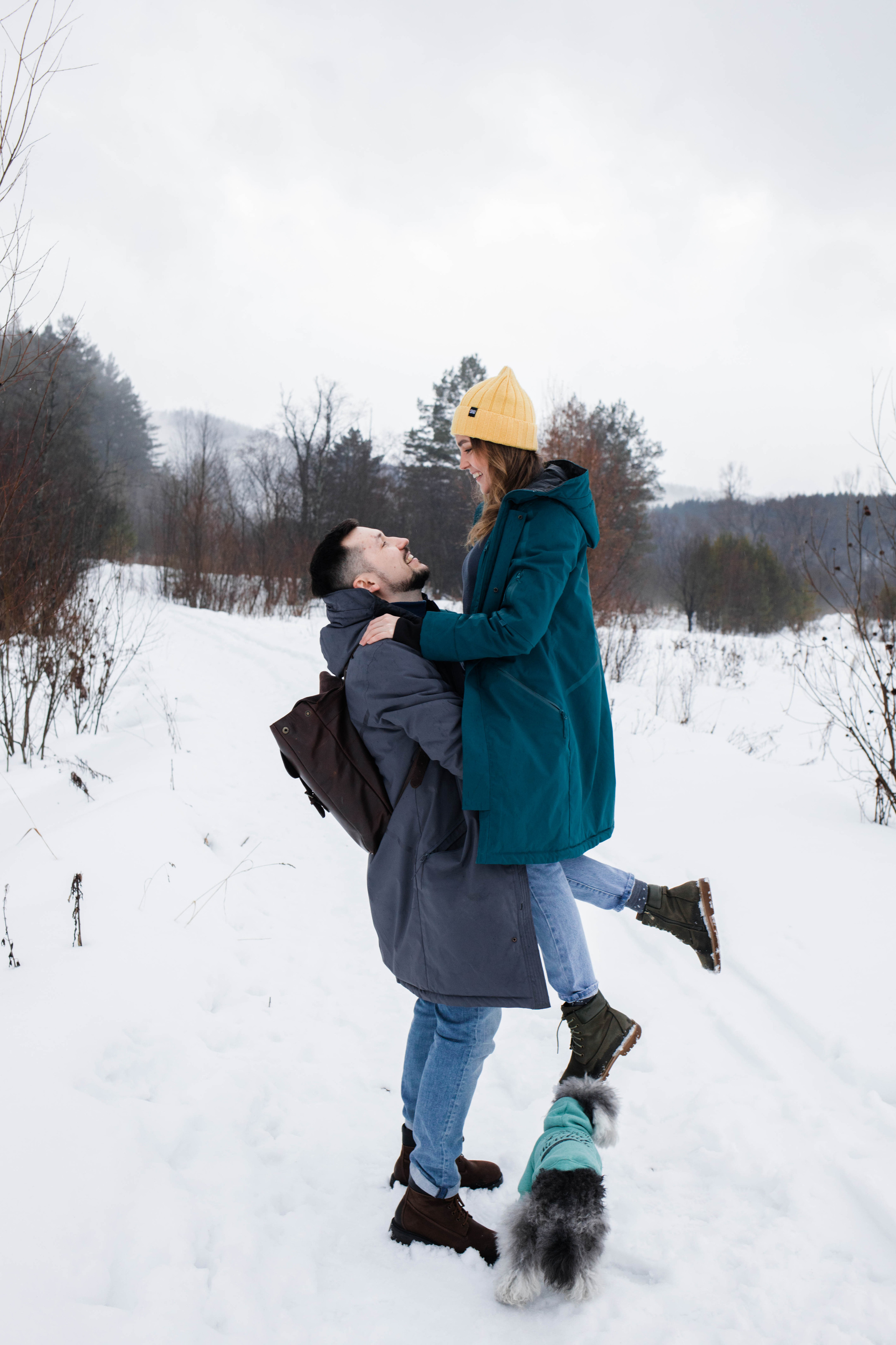 Женя, Антон и дед Маркиз. Фотограф Регина Даниловна Усть — Катав