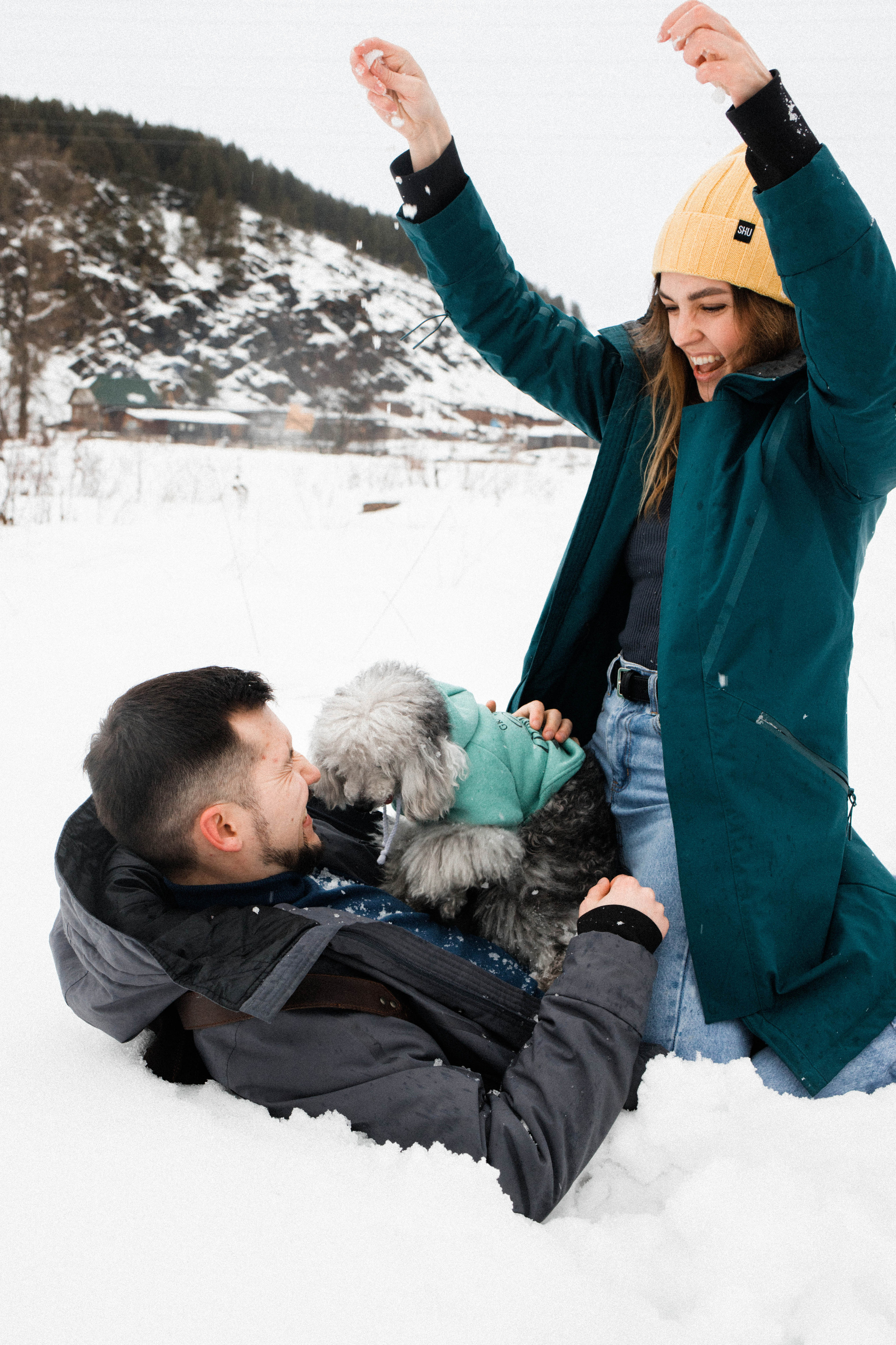 Женя, Антон и дед Маркиз. Фотограф Регина Даниловна Усть — Катав