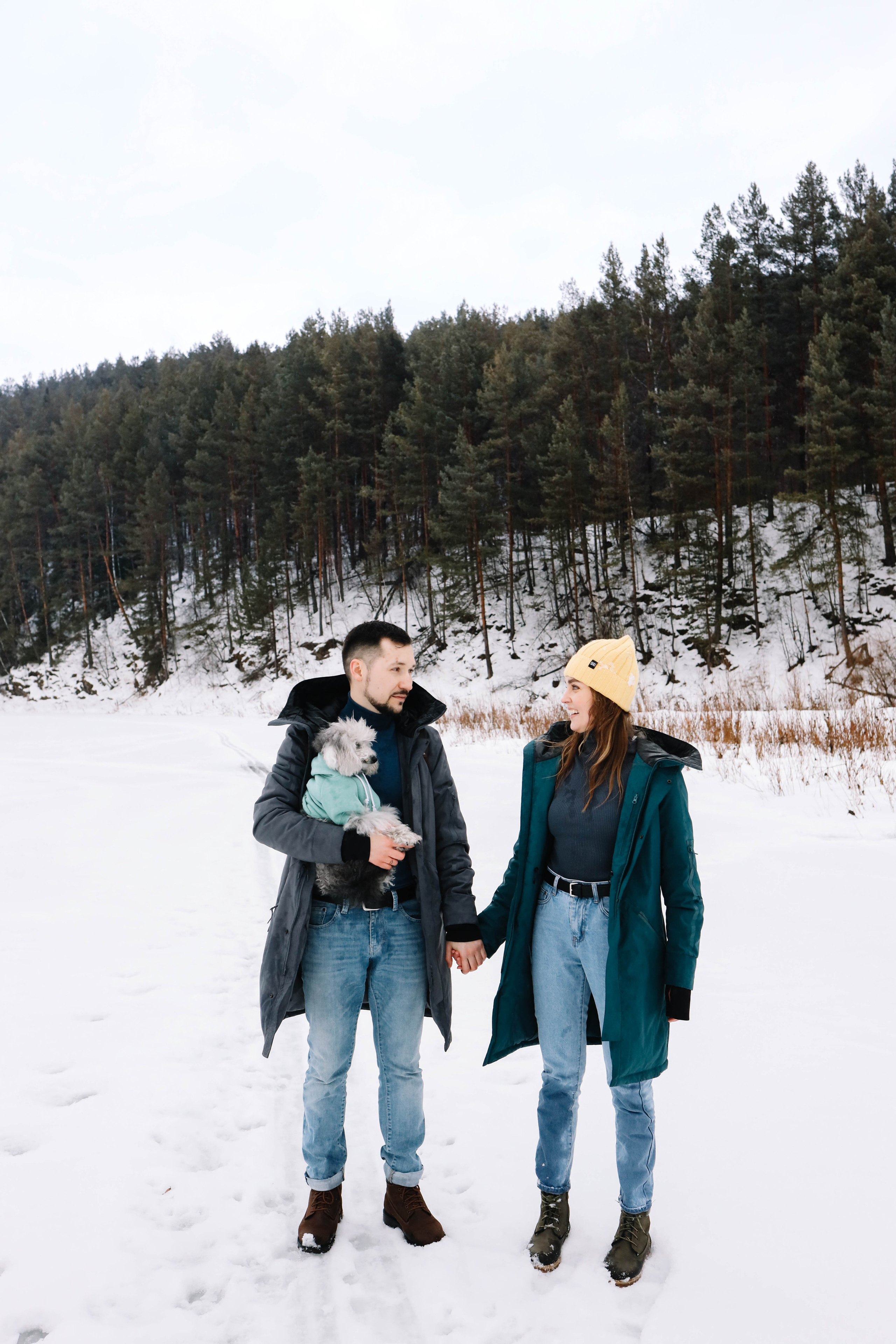 Женя, Антон и дед Маркиз. Фотограф Регина Даниловна Усть — Катав