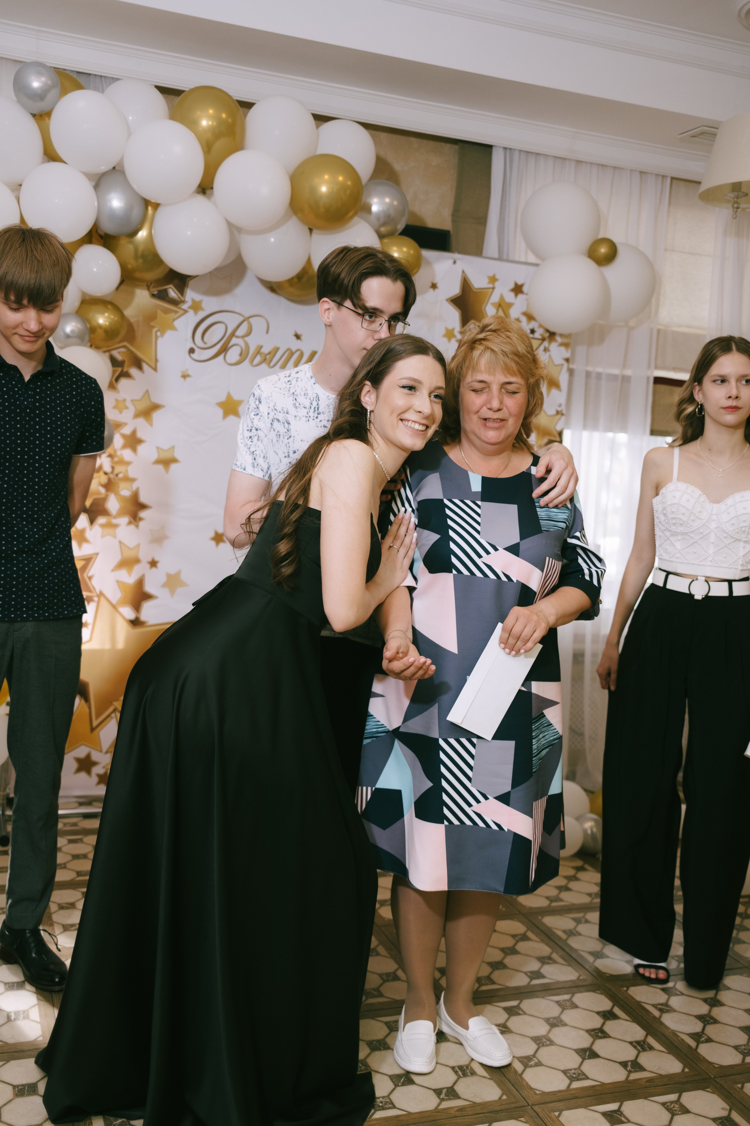 Выпускной школа 33. Свадебный и репортажной фотограф Денис Ожигин в Краснодаре и Краснодарском крае