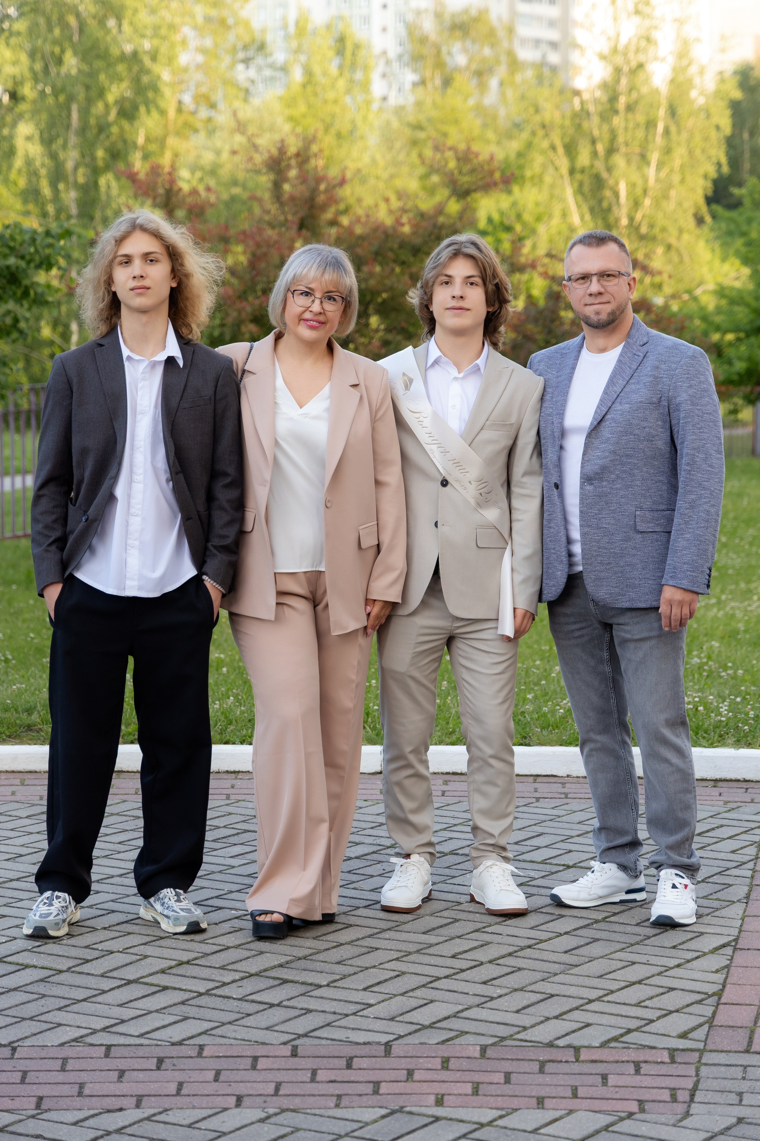 Школьный выпускной 2025 год в Минске, Беларуси. Свадебный фотограф в Минске/Беларуси Сергей Спиридонов