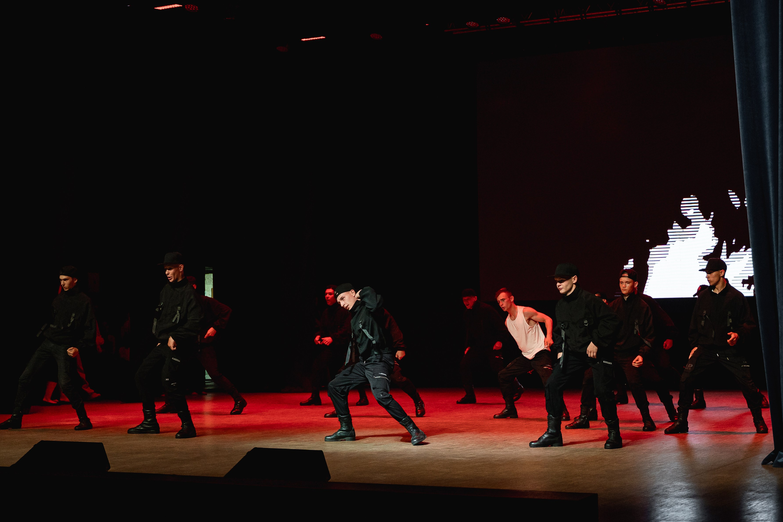 Отчётный концерт танцевально-спортивного клуба «PULSE». Портретный и репортажный фотограф в Воронеже: Анастасия Пузикова