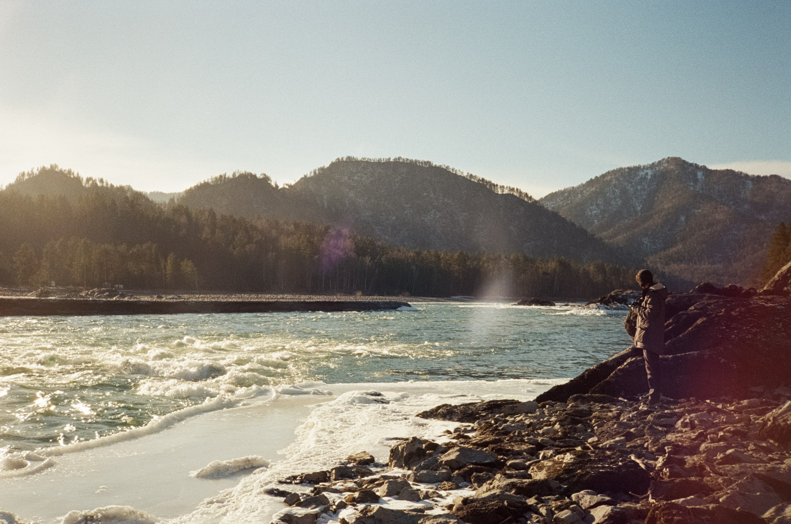 Кедровый остров и база Берель. Яркое солнце, скалы, льды и бурлящий по. Фотограф-документалист Мария Осокина