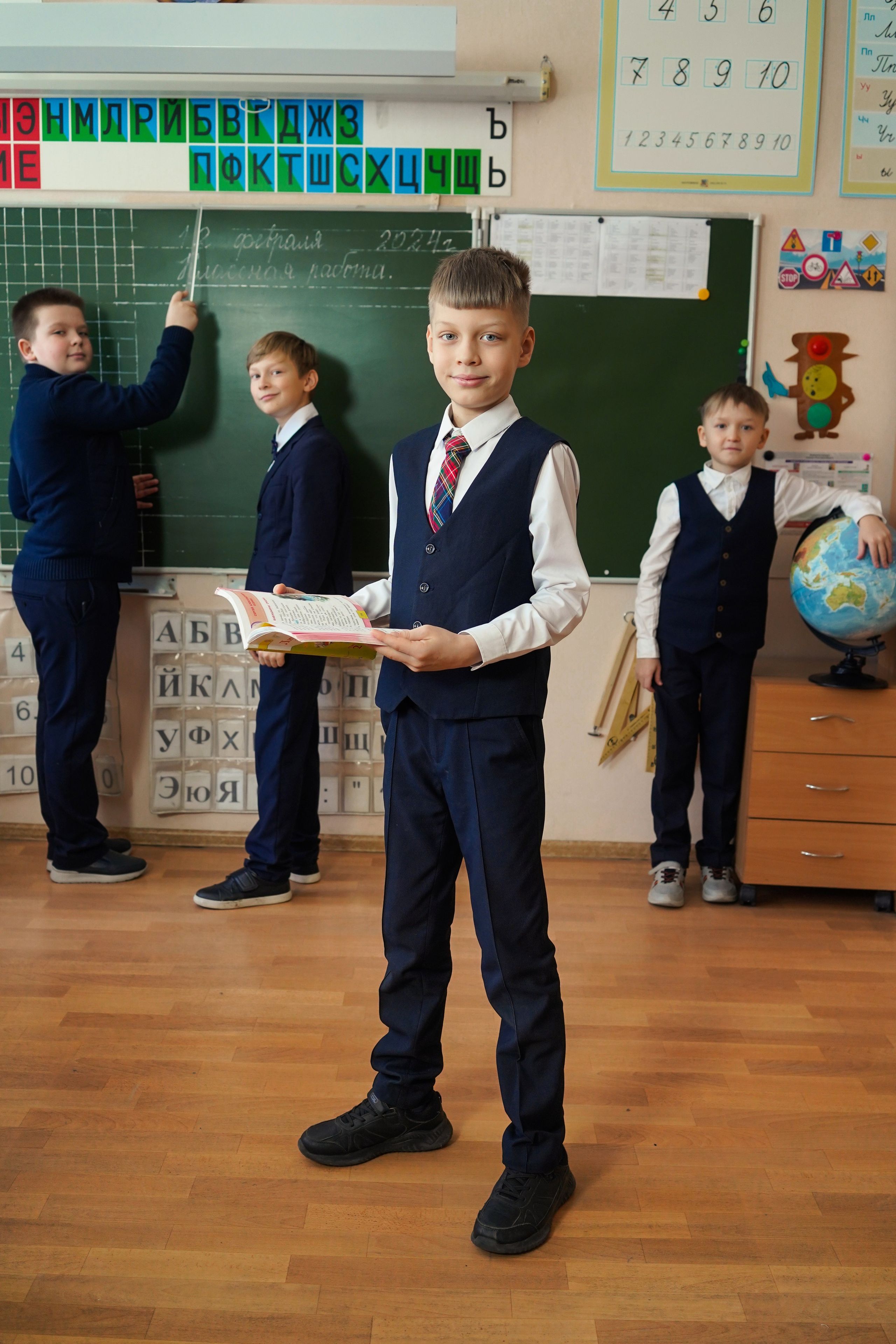 Выпускные альбомы, 4 класс Школа № 175 школьная фотосессия. Семейный и портретный фотограф в Екатеринбурге Анна Лобанова