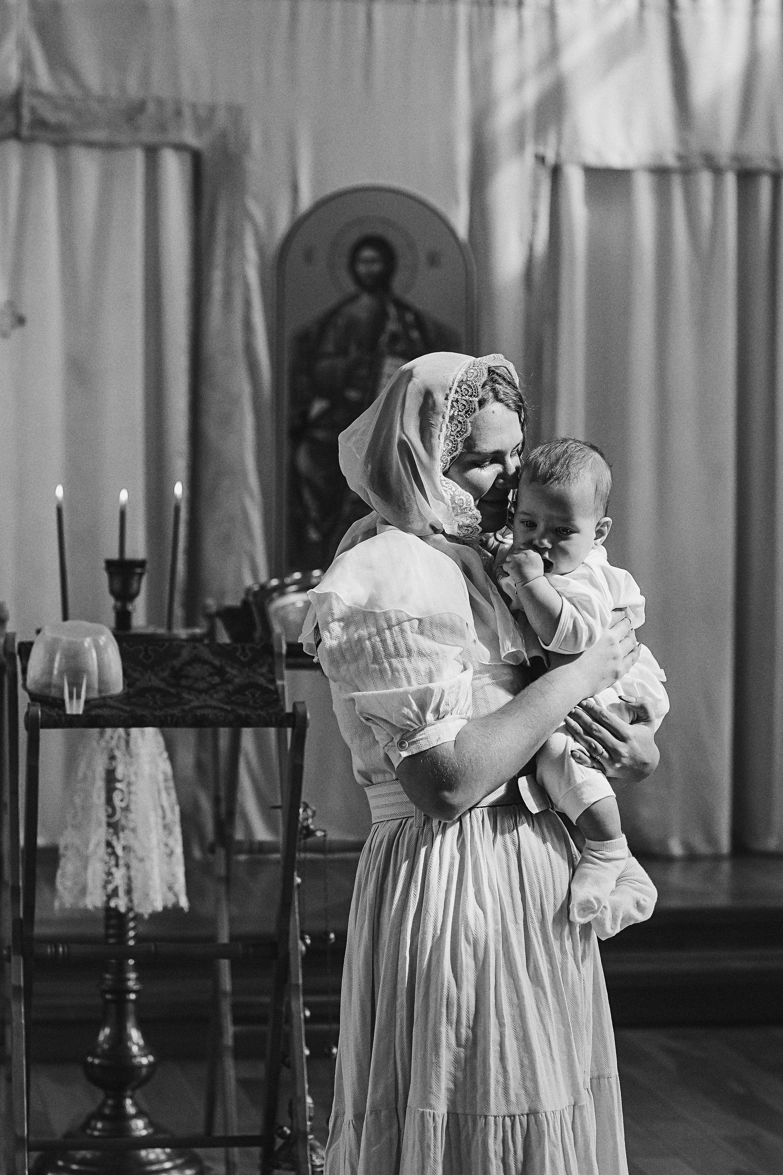 Крещение церковь около моста влюбленных. Семейный фотограф Тюмень, фотограф на роды Салмина Мария