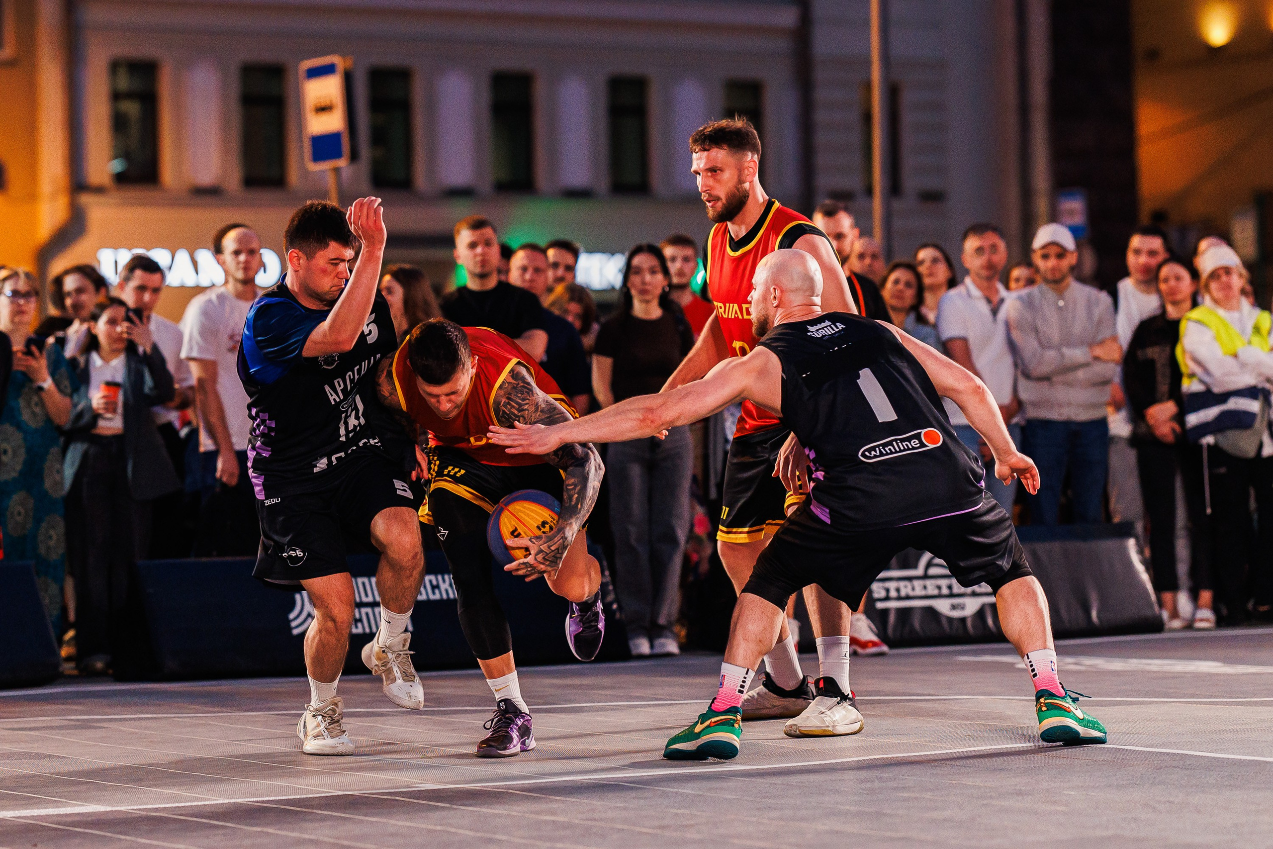 Стритбаскет тур. Ночная остановка на Пушкинской. Photographer Danil Aykin