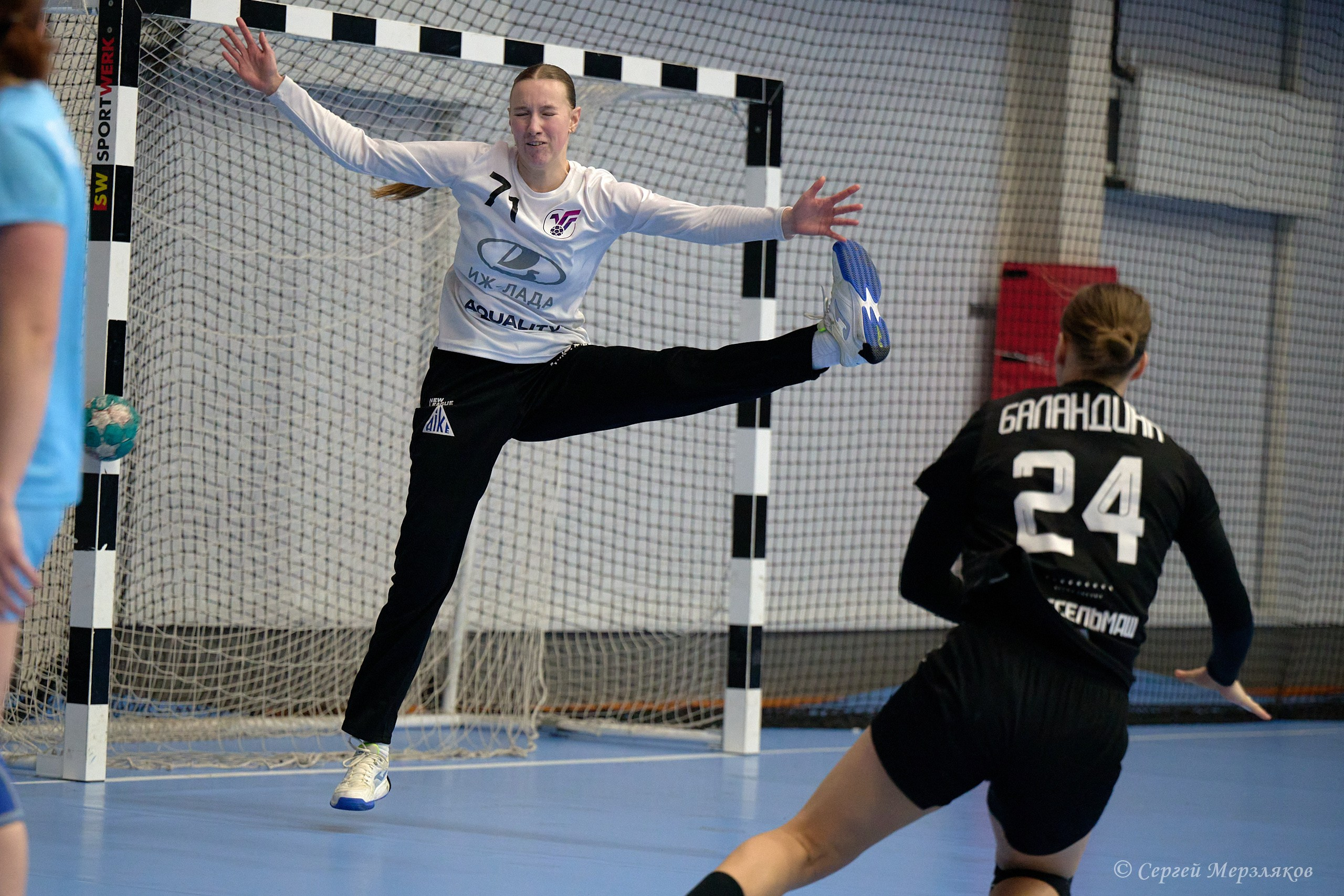 Гандбол. OLIMPBET Суперлига. «Университет» — «Ростов-Дон». Спортивный репортажный фотограф в Ижевске Сергей Мерзляков