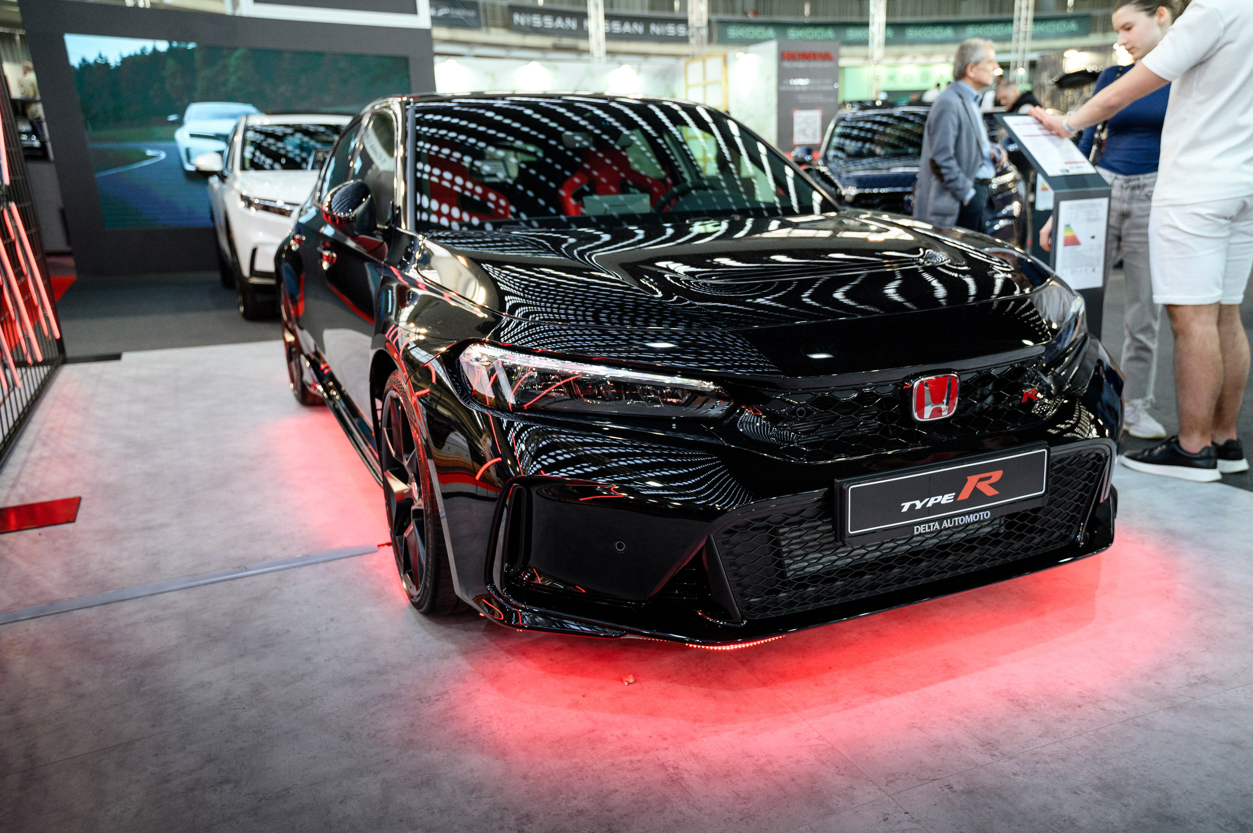 56-й Международный автосалон в Белграде. Елена Чеснокова спортивный фотограф во Владимире и Белграде