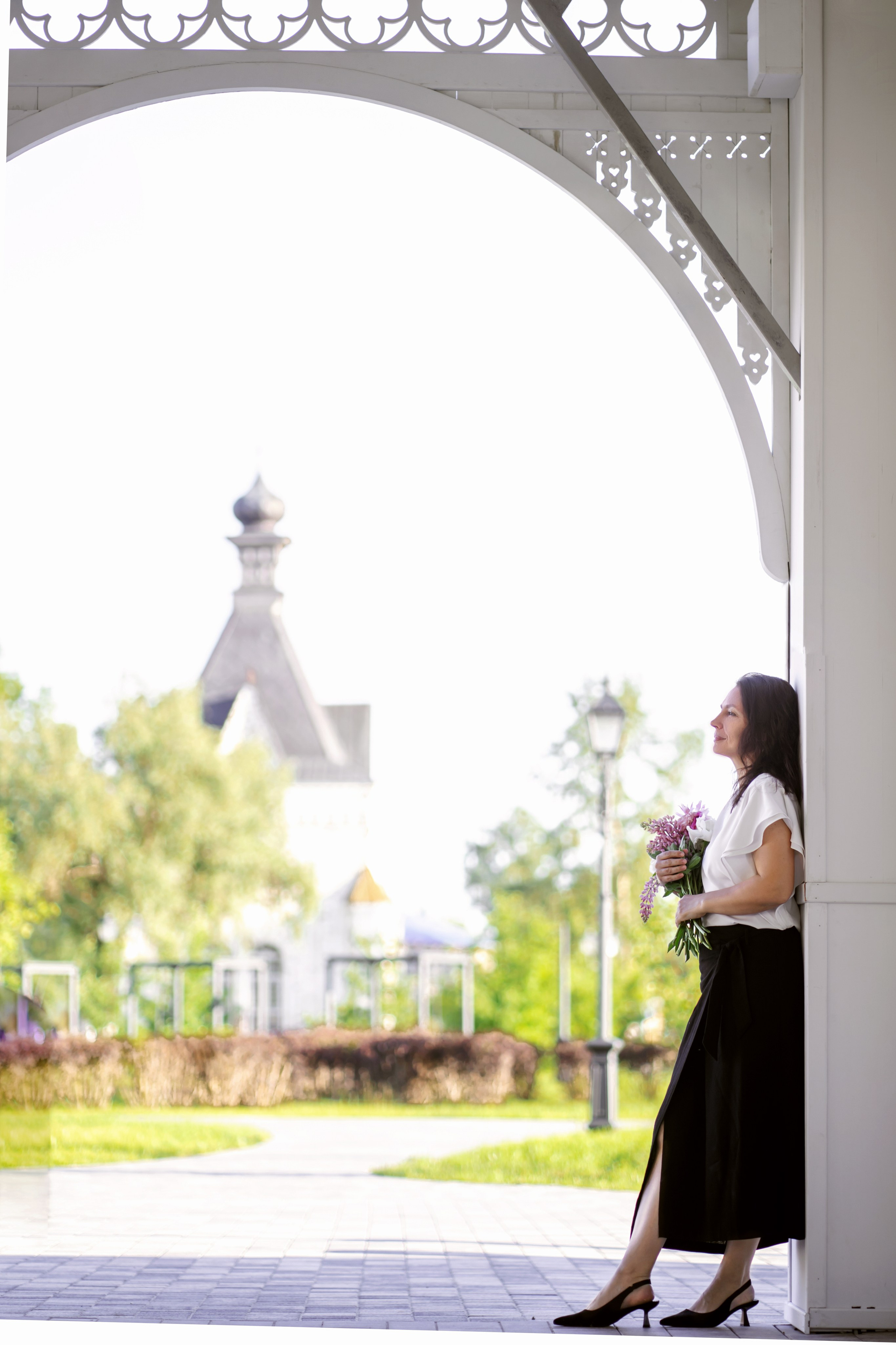 С пионами. Мила Посвит Фотограф новорожденных в Тобольске