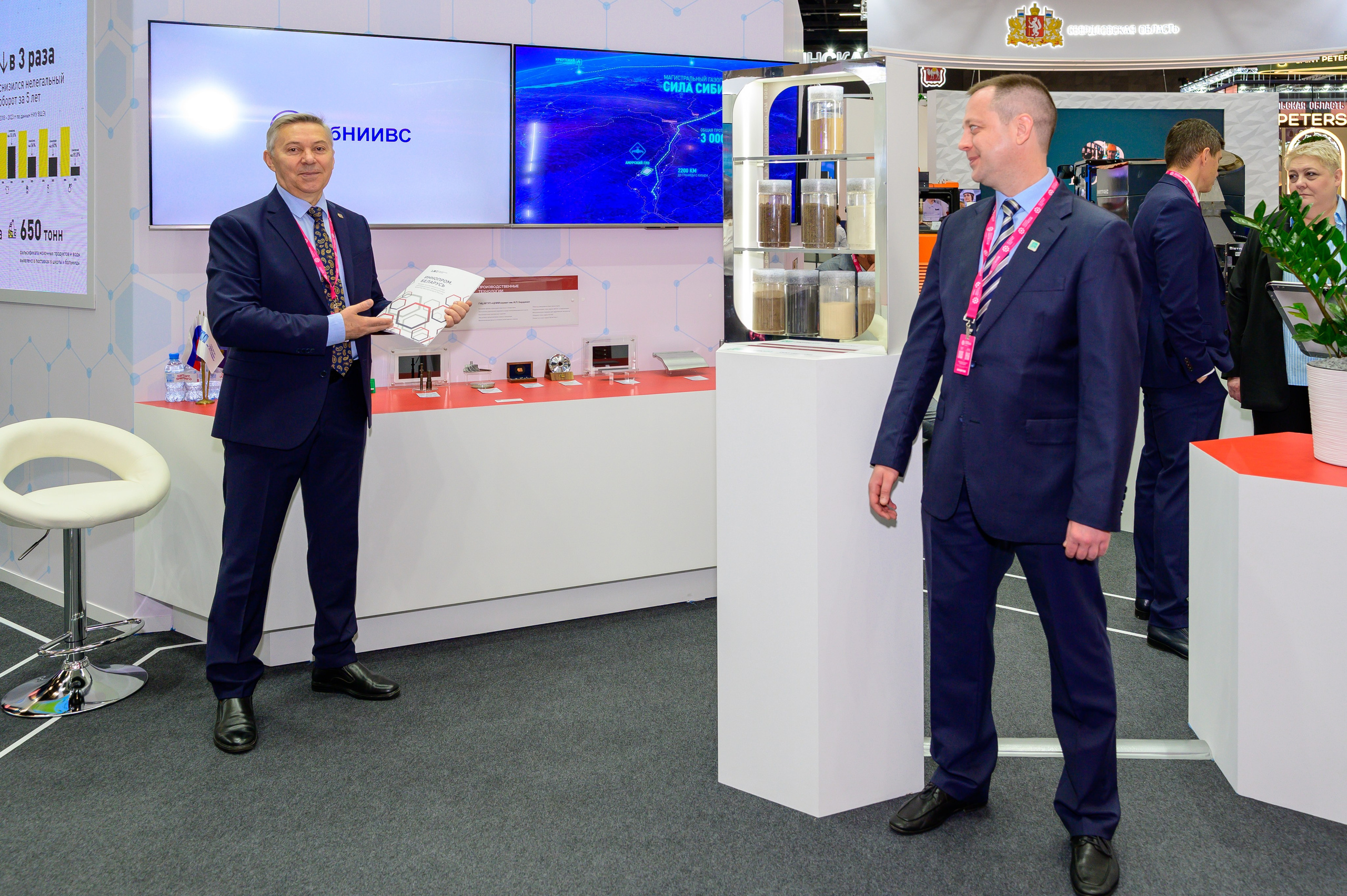 «ИННОПРОМ. Беларусь» — это международная промышленная выставка, объединяющая представителей различных отраслей промышленности, инновационных компаний, инвесторов и государственных структур. Это уникальная платформа для обмена опытом, внедрения новых идей и технологий, что способствует повышению актуальности отрасли и развитию сотрудничества между странами.#БольшаяпромышленнаянеделявМинске @belexpo_by@ph.andrey_puhach #bigindustrialweek #bigindustrialwee