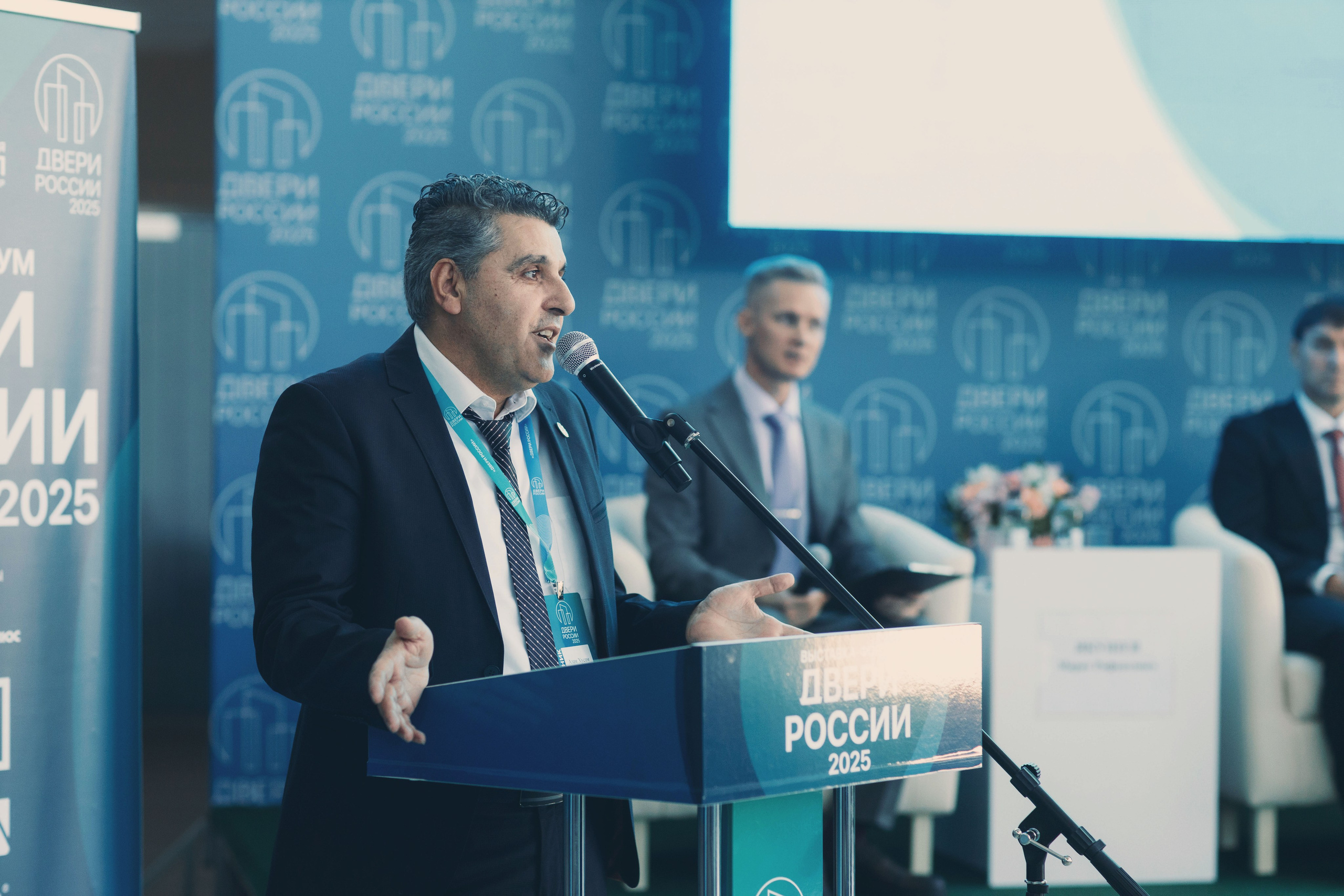 Репортажная съемка форума «Двери Росси-2025» в Чебоксарах. Портретный и репортажный фотограф в Чебоксарах Андриян Чаркин