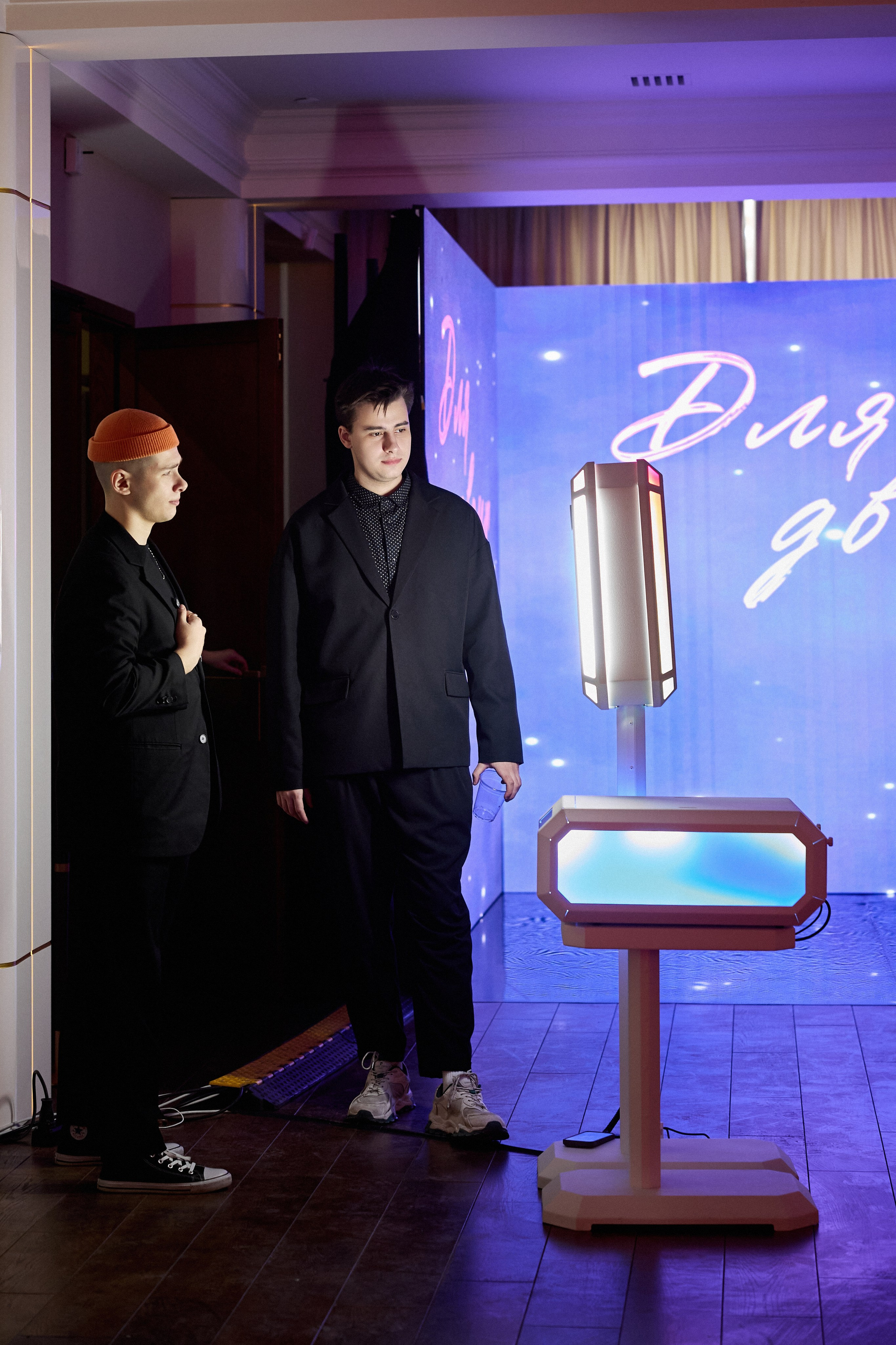 Фото-видео стойка Миксап (фотобудка нового поколения). Инсталаб Краснодар фото и видео интерактивы на ваше мероприятие