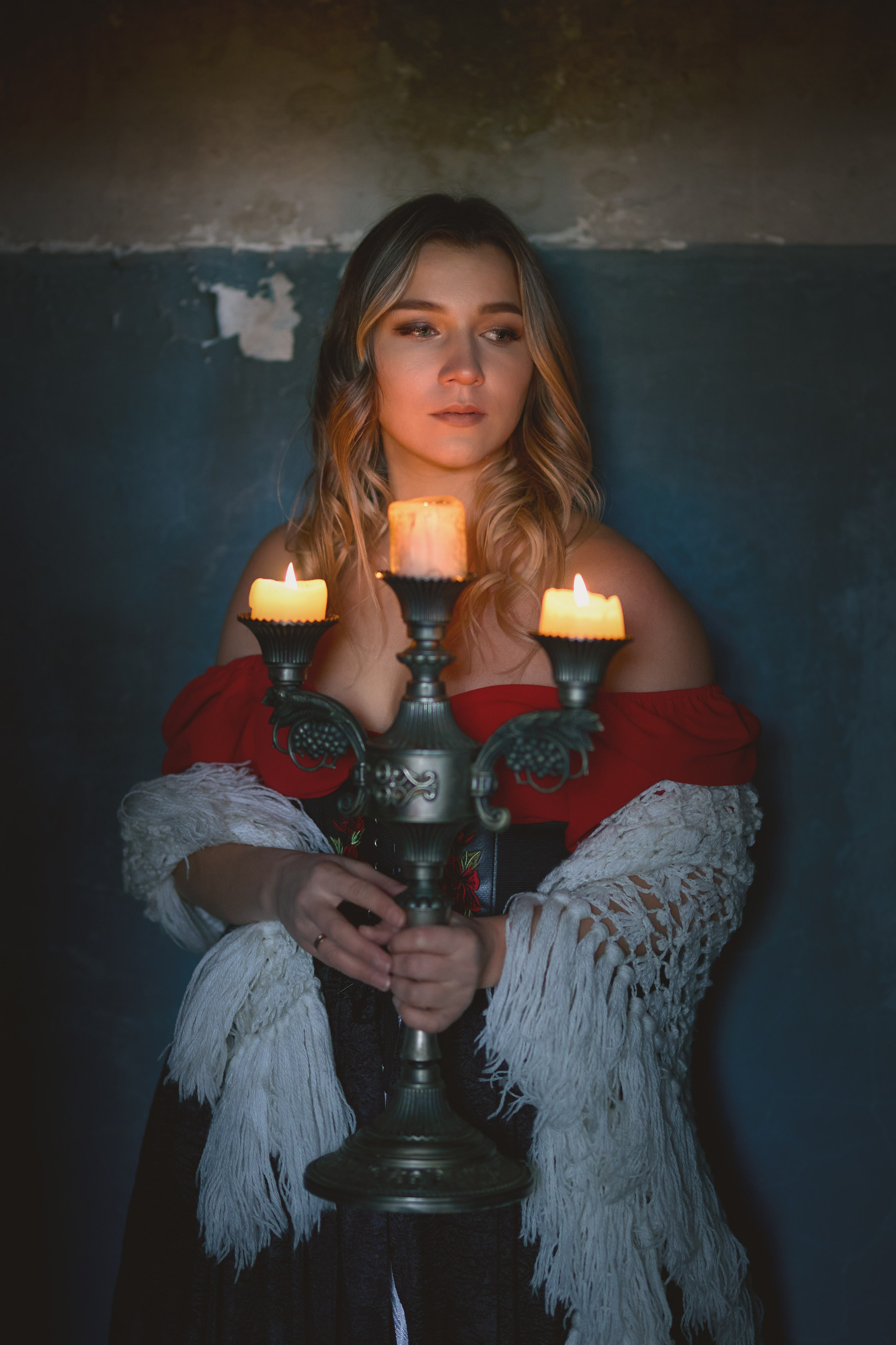тематическая фотосессия чебоксары винтажном платье заброшка свечи