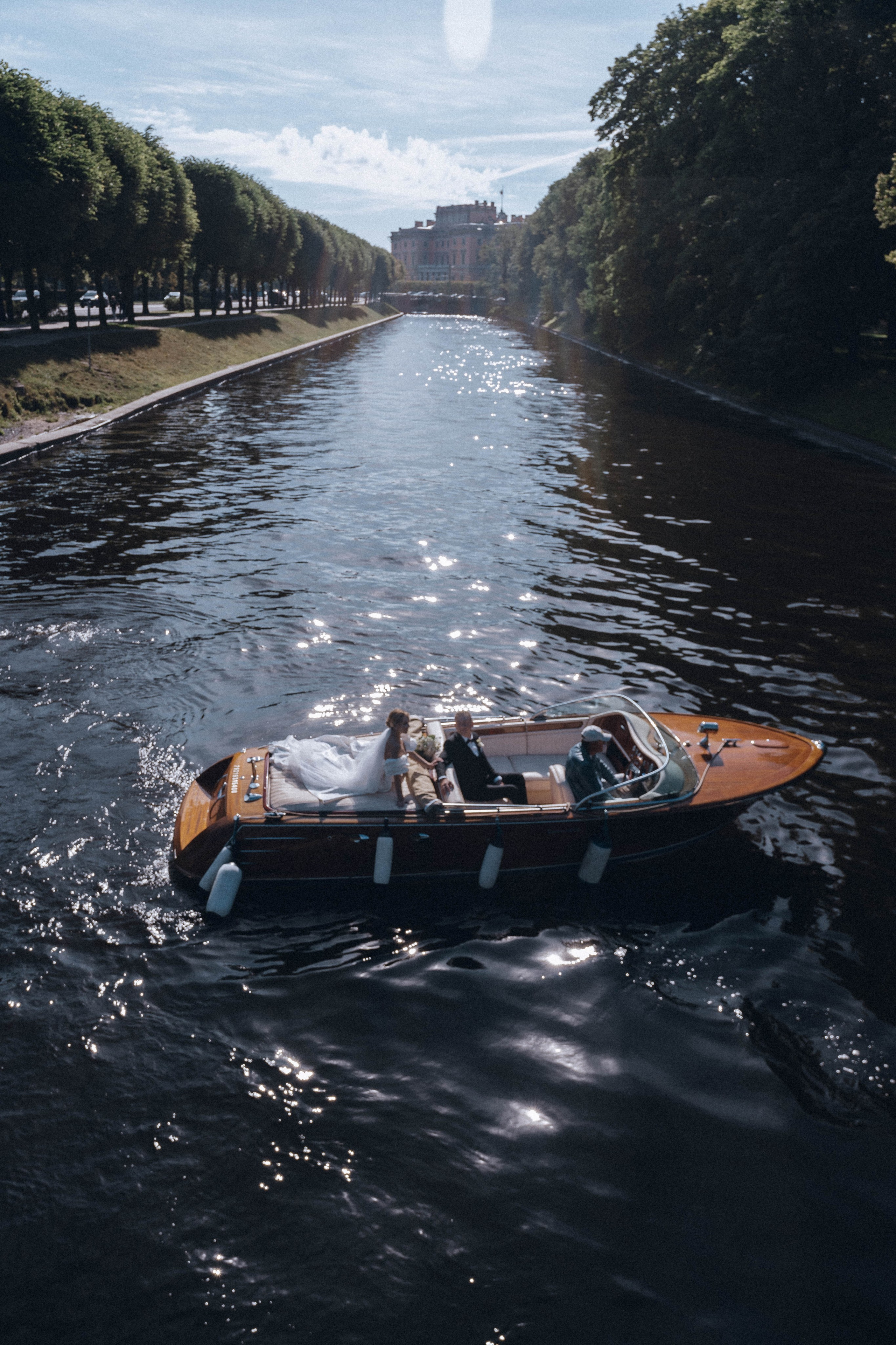 СВАДЕНБНАЯ СЬЕМКА НА КАТЕРЕ ПО КАНАЛАМ САНКТ-ПЕТЕРБУРГА И В АКВАТОРИИ НЕВЫ. Профессиональный фотограф, Санкт-Петербург — Виктория Богомолова