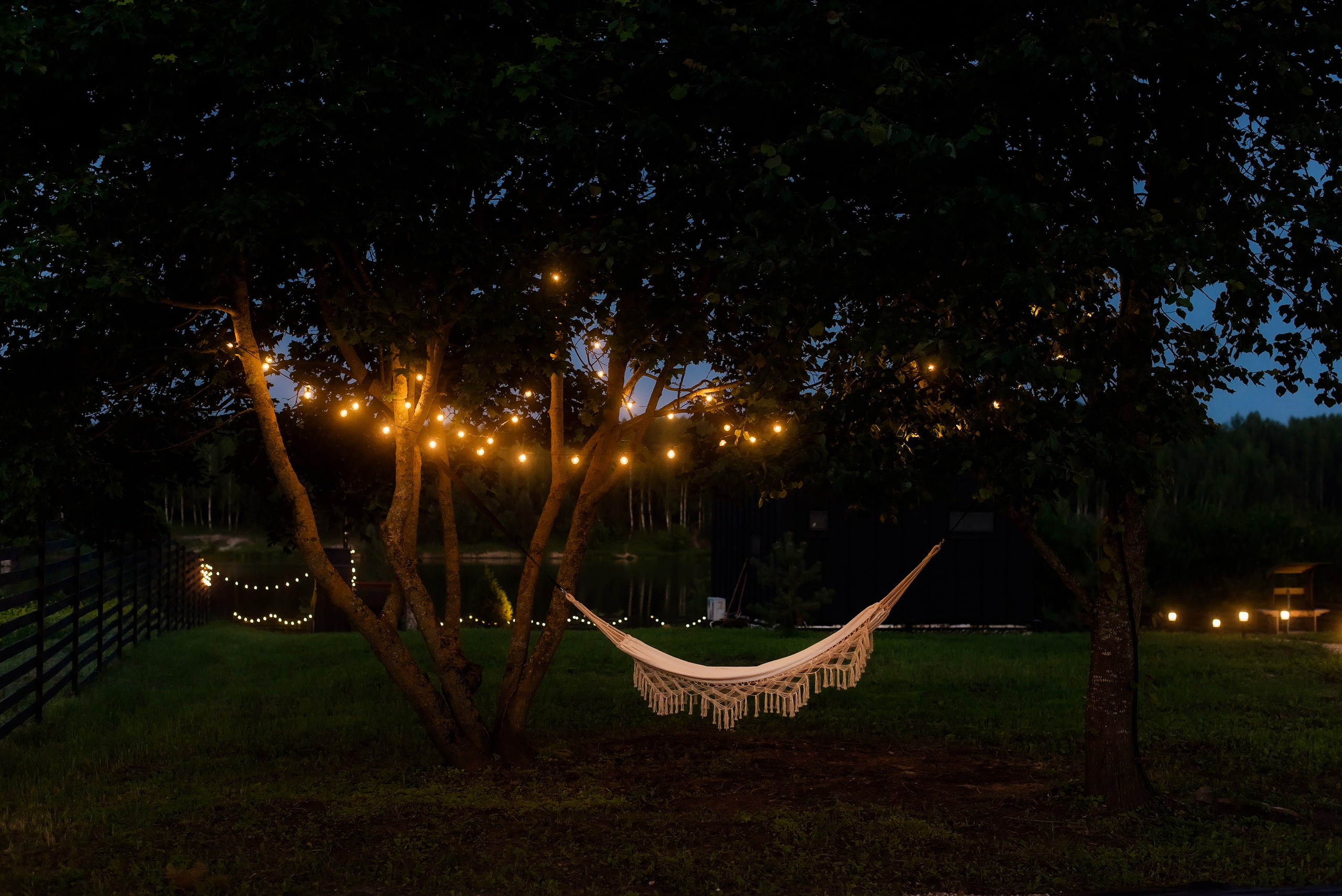 Наша территория. Глэмпинг. Аренда дома для отдыха в Брянске. Банный чан, зона BBQ. Дом на озере в Брянске. Отдых Брянск