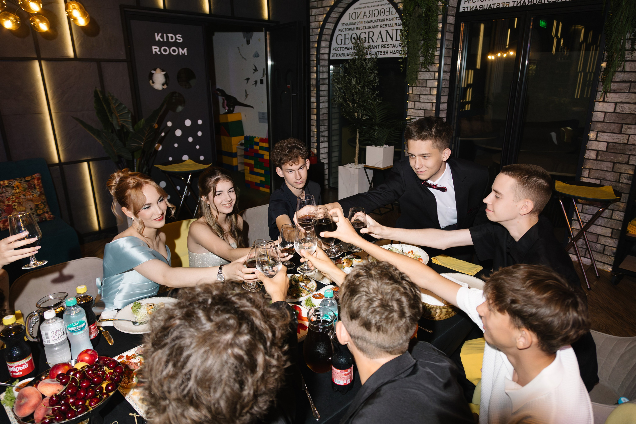 Выпускной 9В класса 2025. Артур Иликчян — Wedding & Event фотограф в Краснодаре