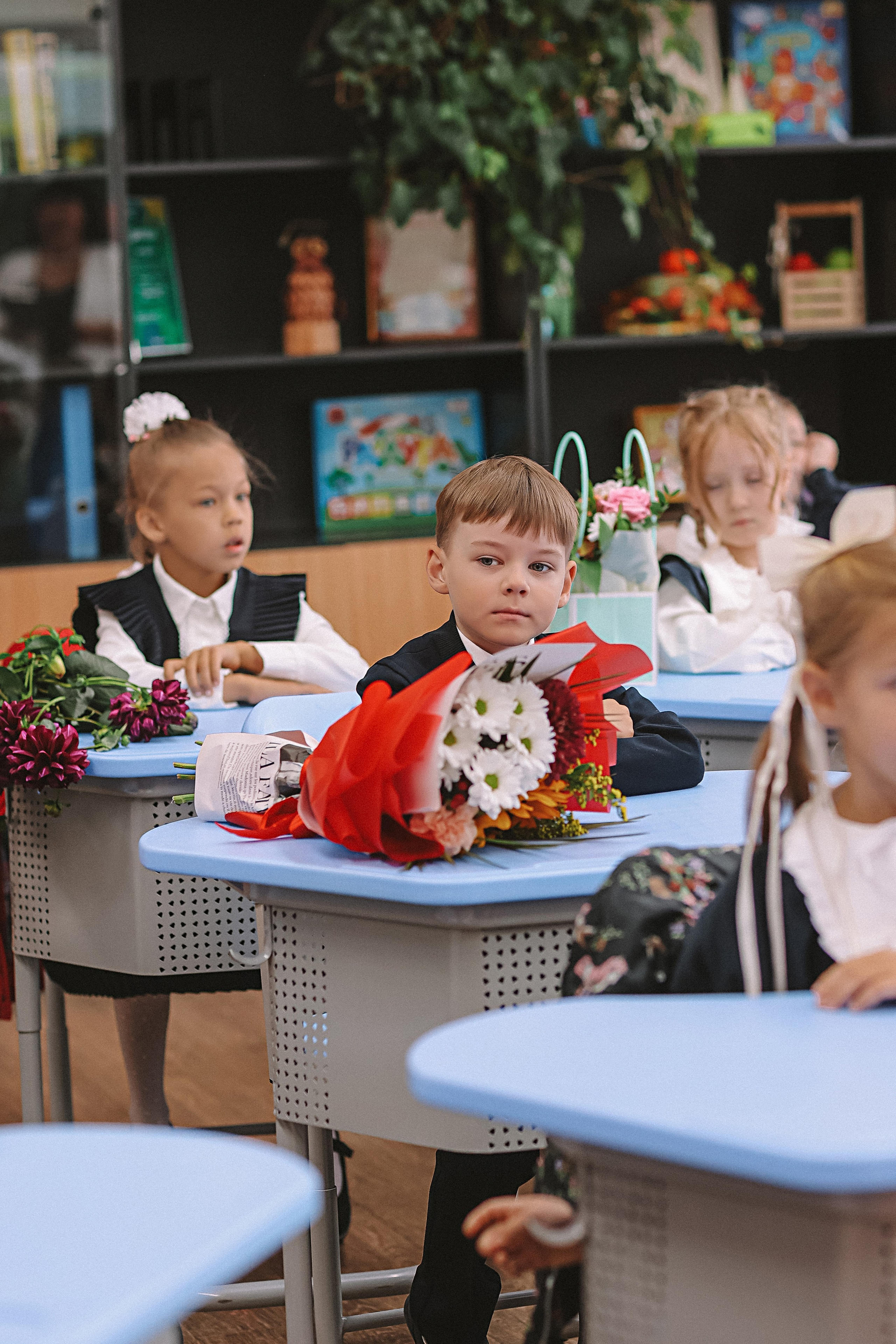 1 сентября линейка+кл час+портреты. Семейный фотограф Тюмень, фотограф на роды Салмина Мария