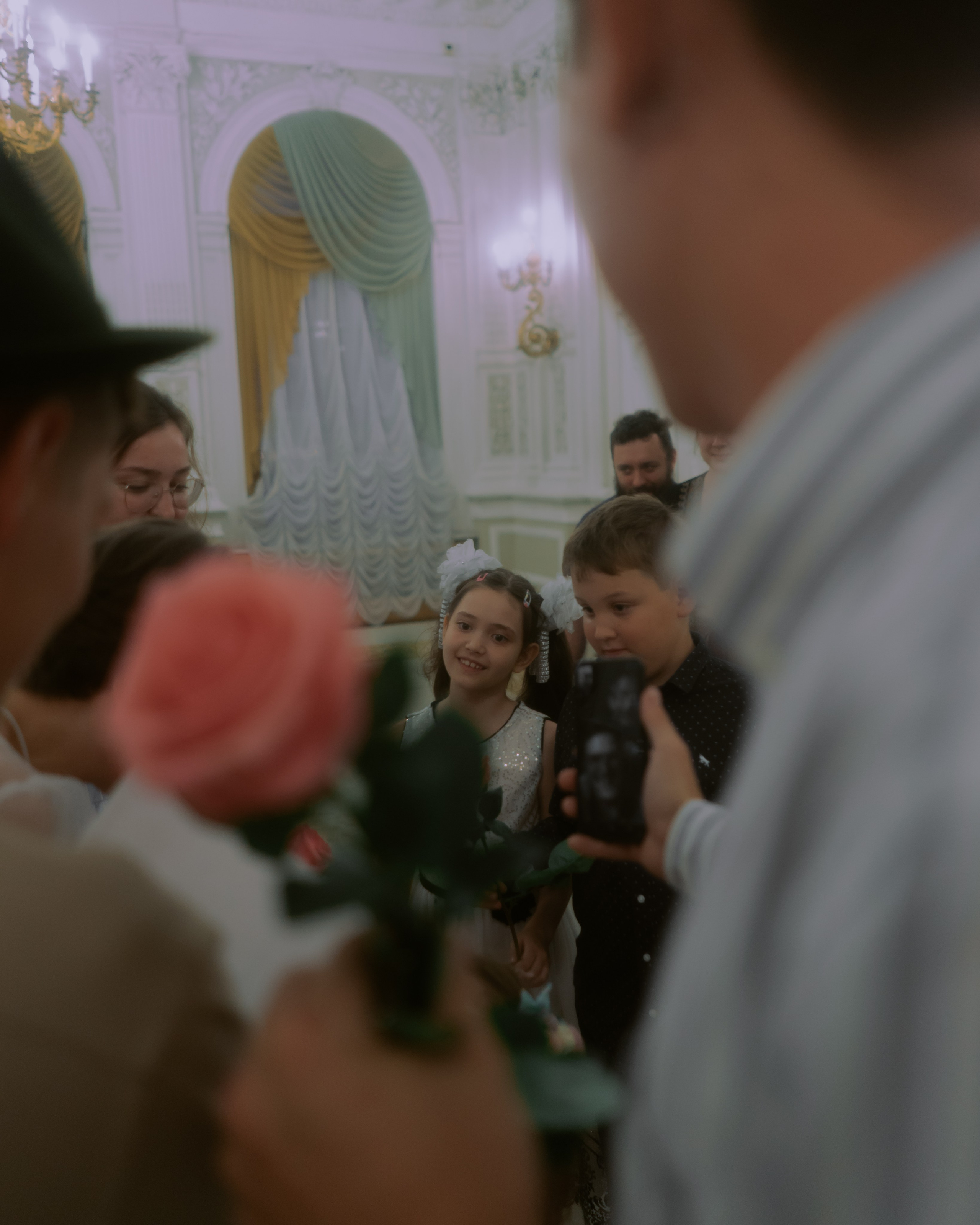 церемония регистрации брака с родственниками на камерной свадьбе в Петербурге