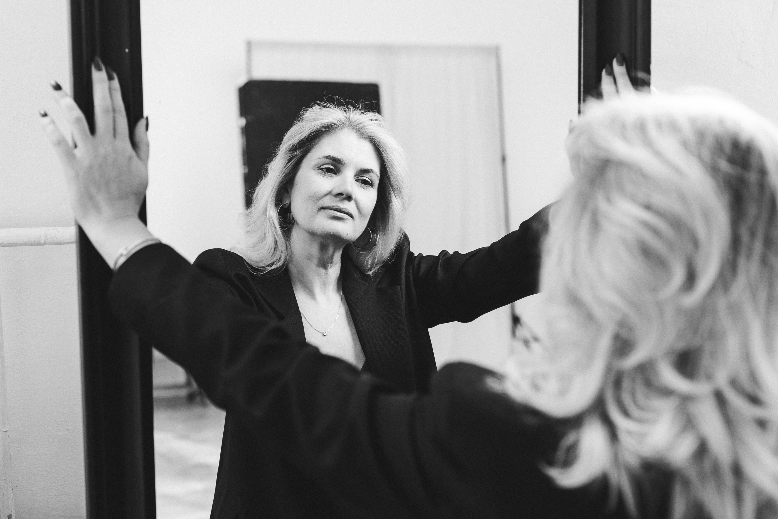 Индивидуальная студийная женская черно-белая фотосессия. Женский портретный фотограф в Нижнем Новгороде и Москве, Юлия Балашова