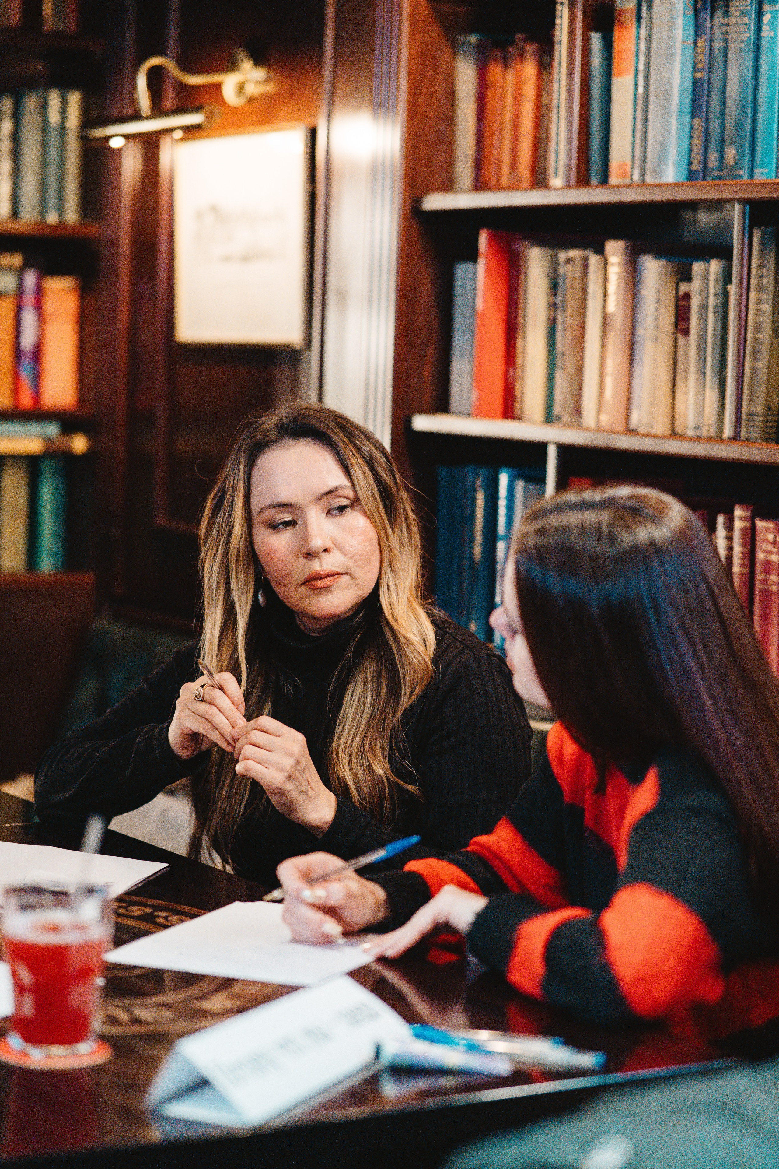 Intellectual games. Я занимаюсь событийной, свадебной, товарной, студийной… фотографией