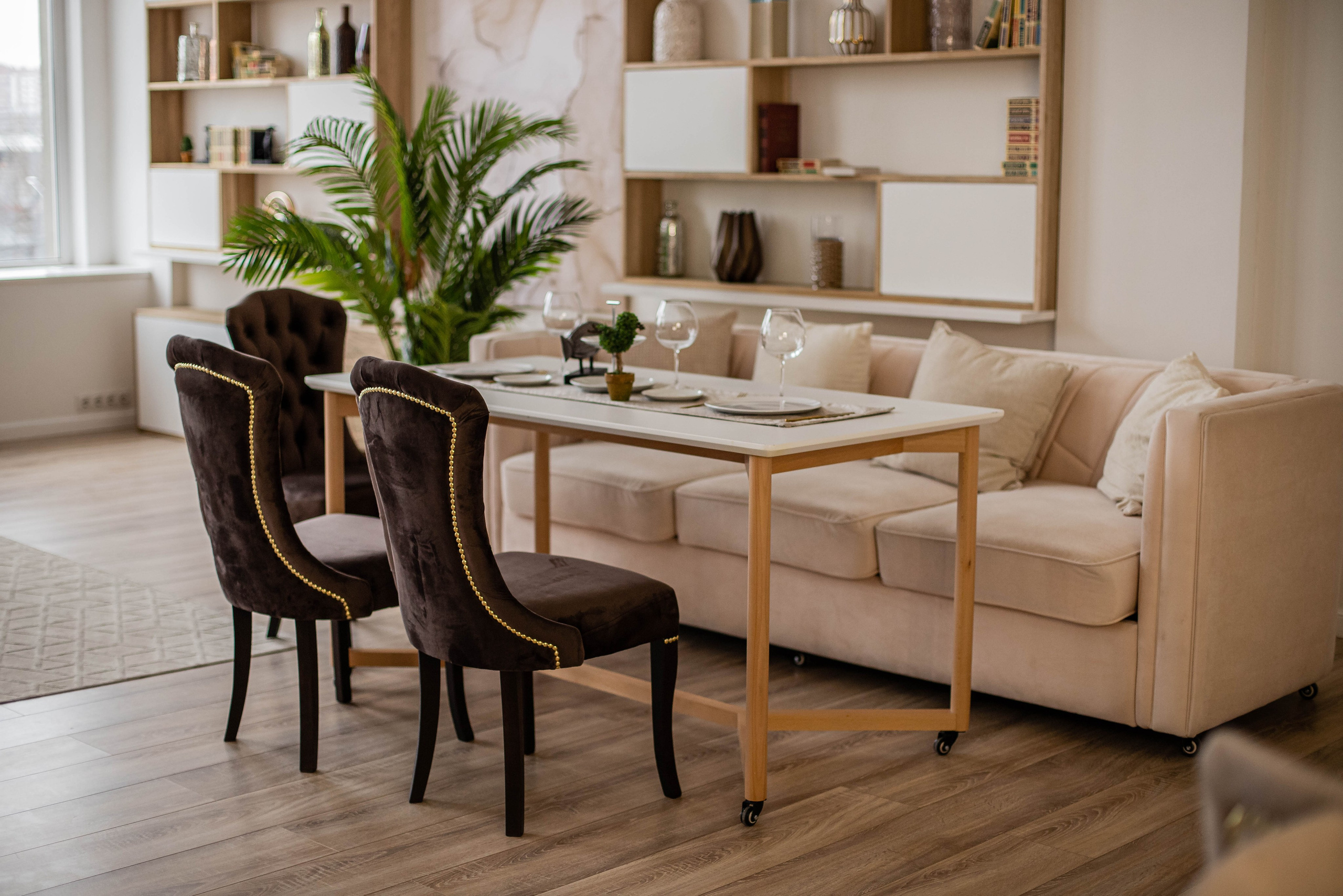 Стулья. Фотограф