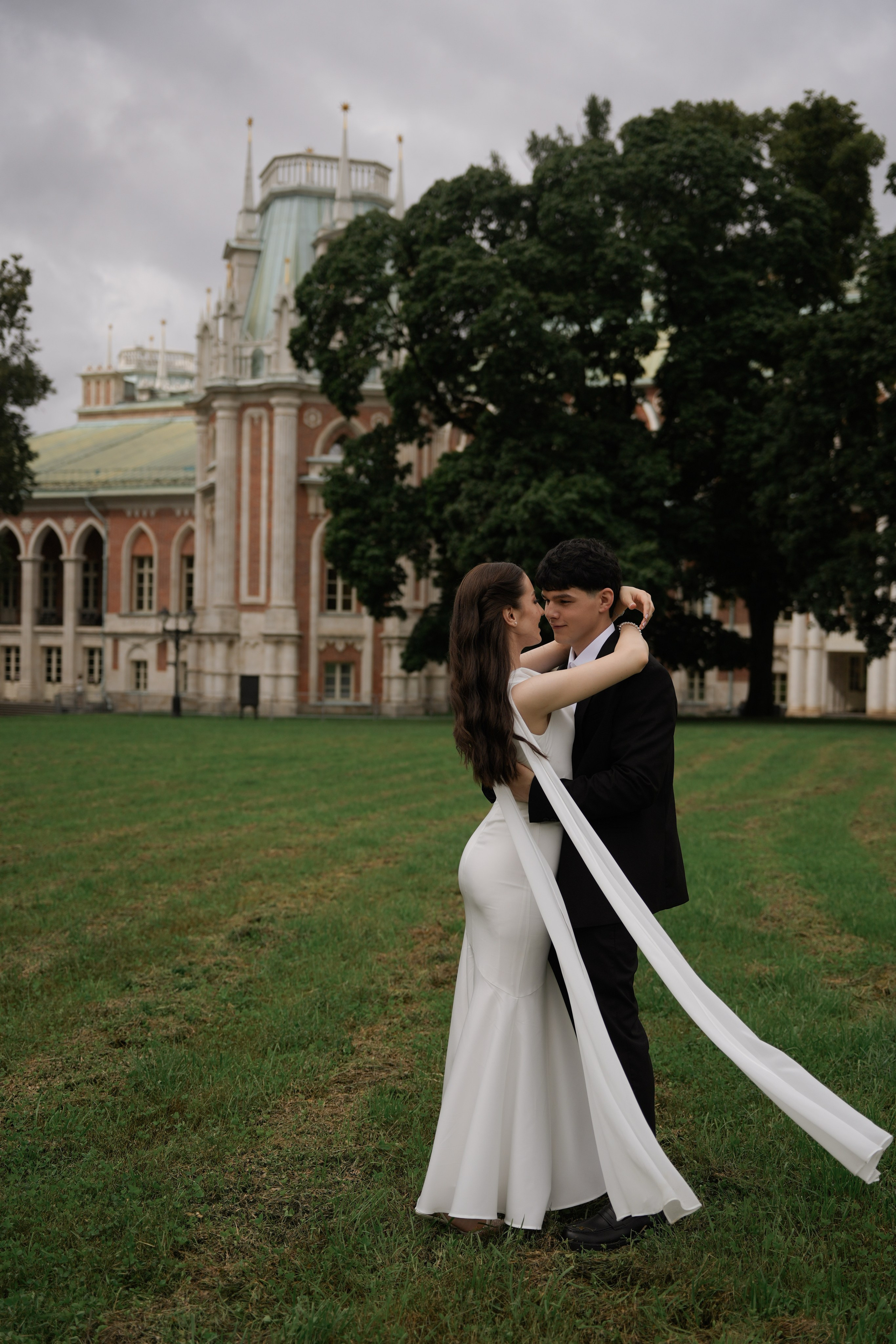Свадебная фотосессия в усадьбе Царицыно