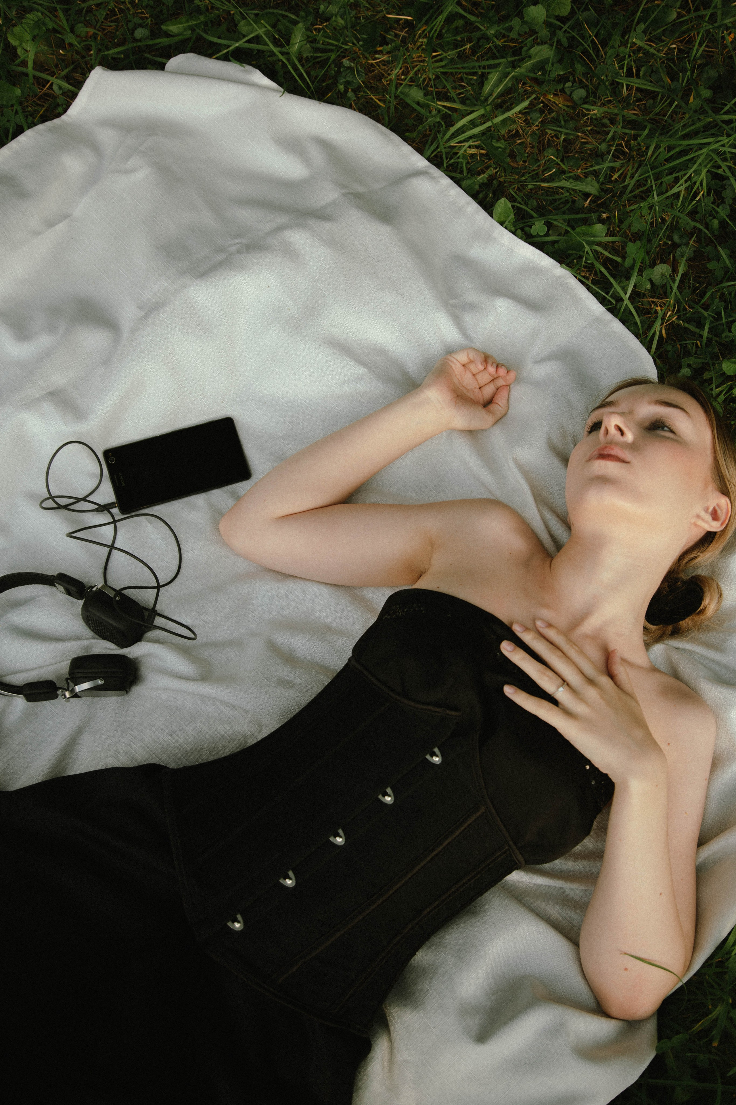 Black dress. DINA MOREVA photography