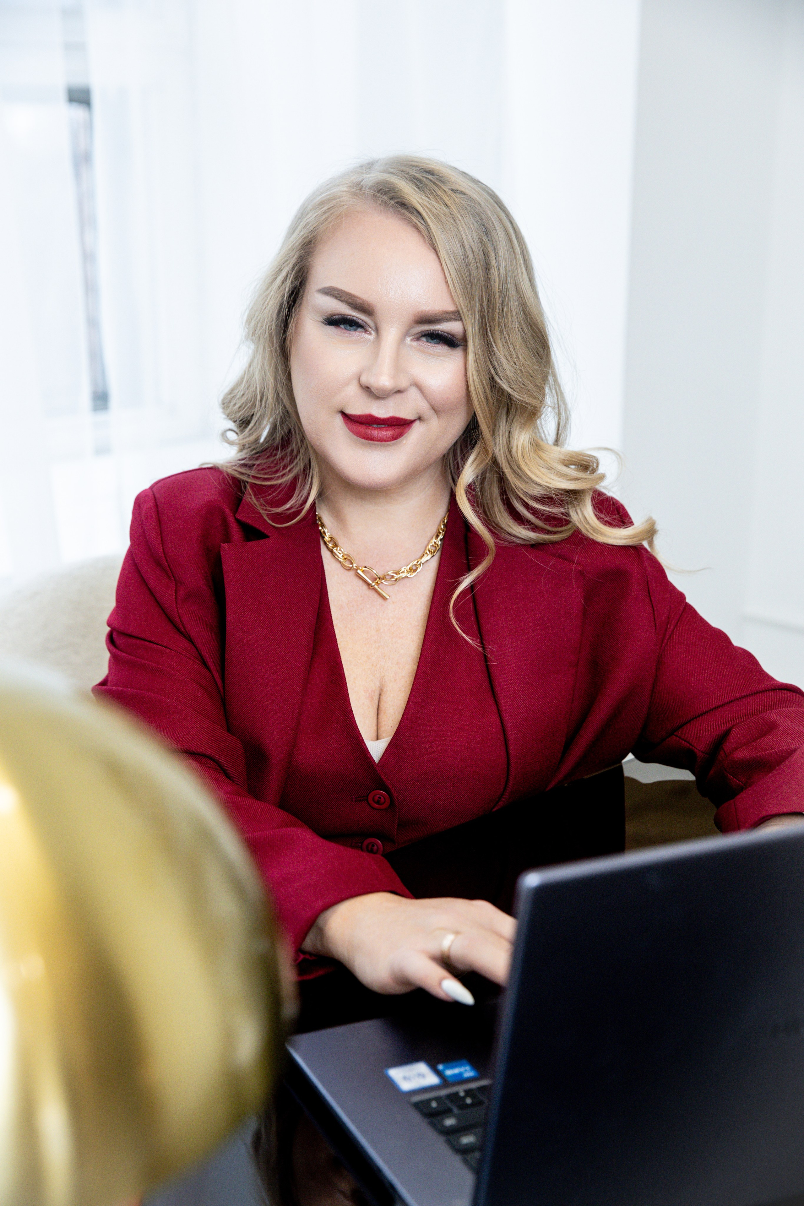 Деловая съемка для предпринимателя. Контент фотограф для экспертов в соцсетях Алена Собора Москва