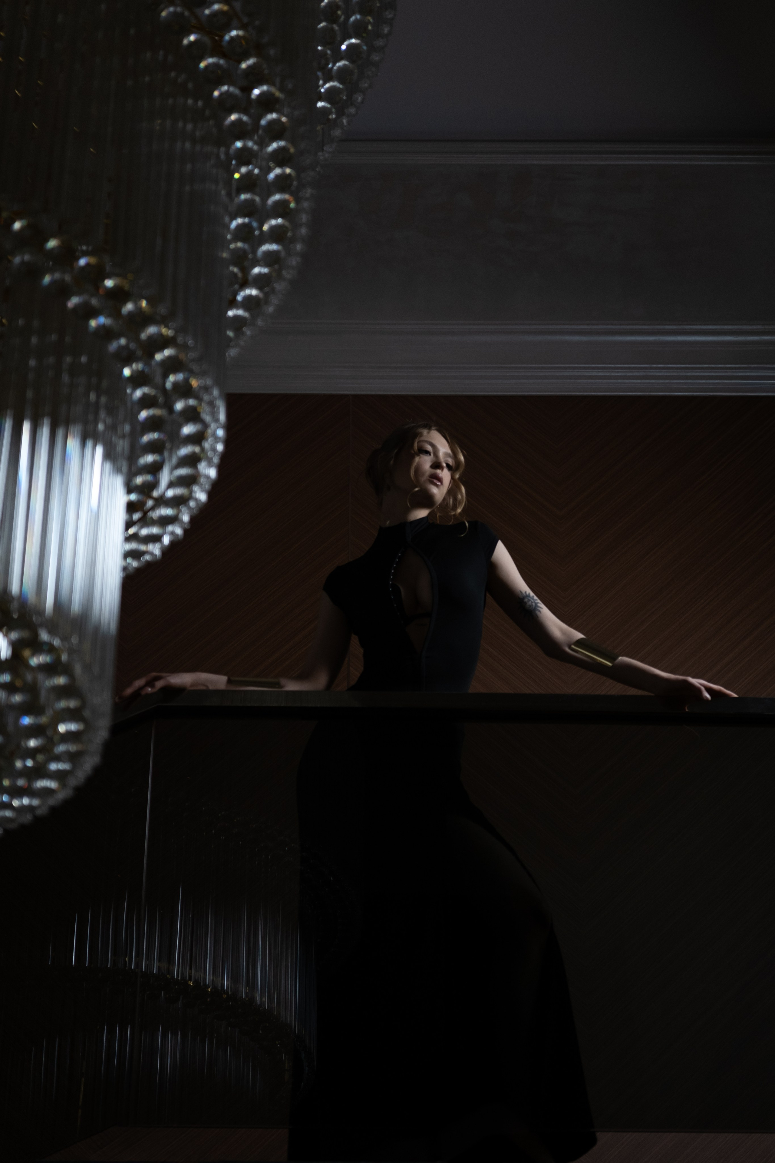 Катя в холле отеля. Фотограф Коробова Екатерина