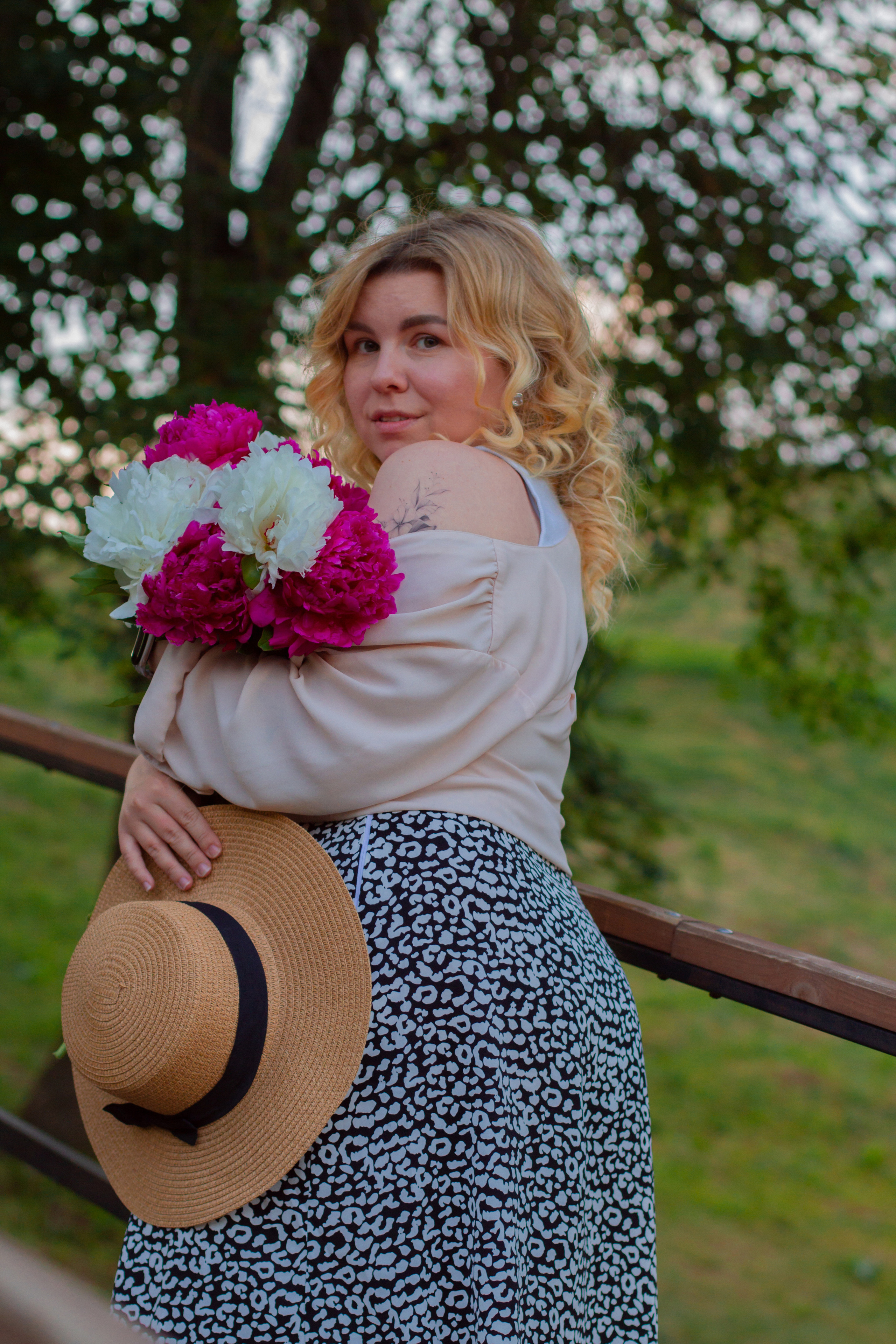 Елена пионы. Фотограф Светлана Бурова