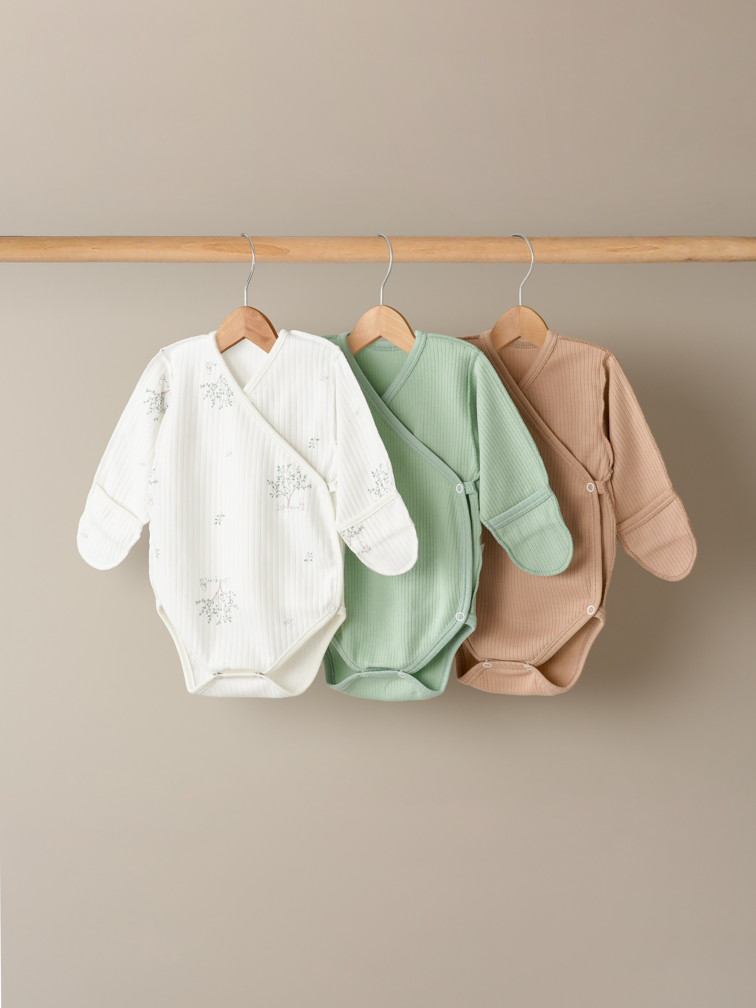 Одежда для детей. Предметный фотограф, инфографика и видео в Санкт-Петербурге