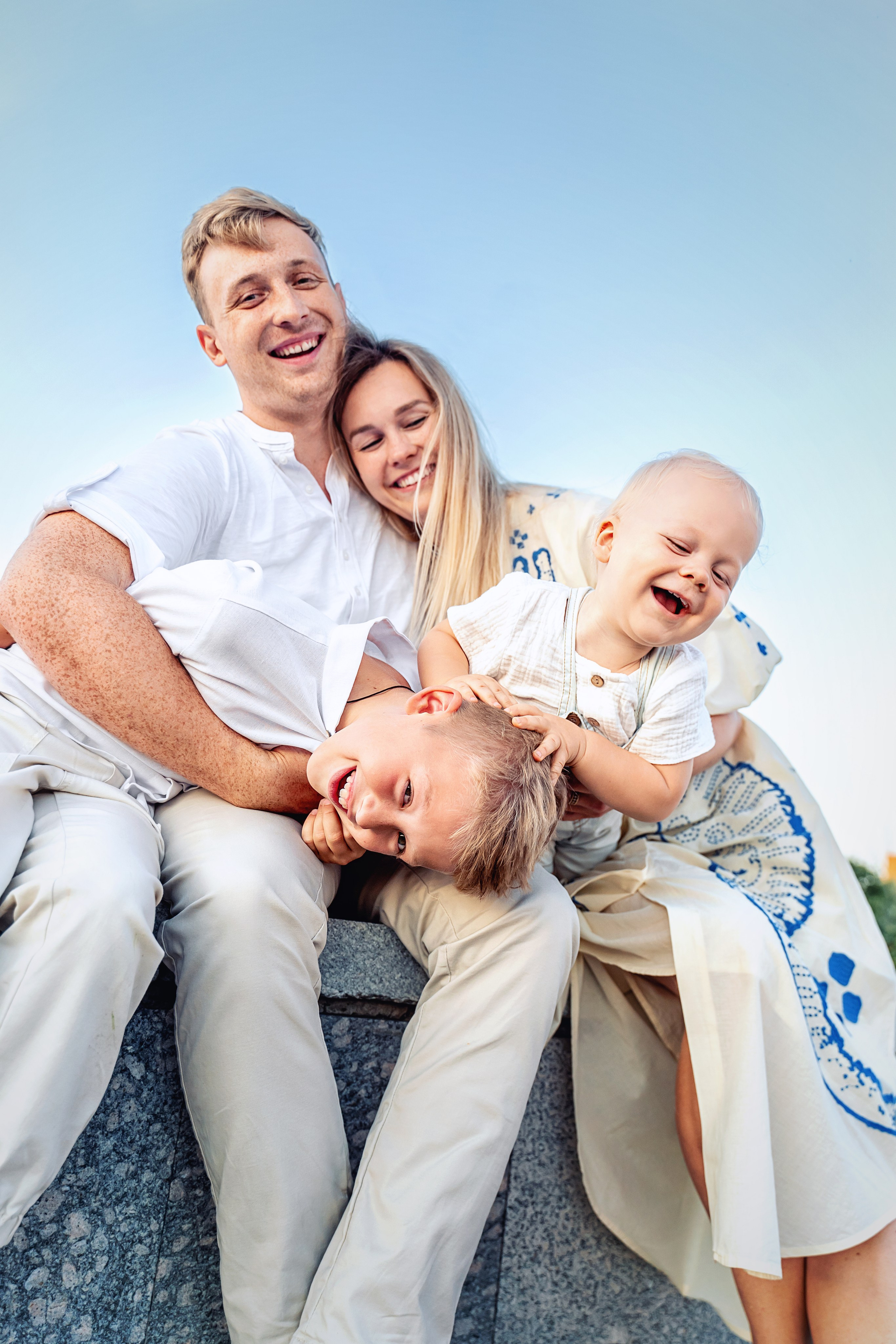 Семейная прогулка в парке Музеон на закате. Фотограф \ Видеограф на Крещение, Венчание Москва| Семейные съемки